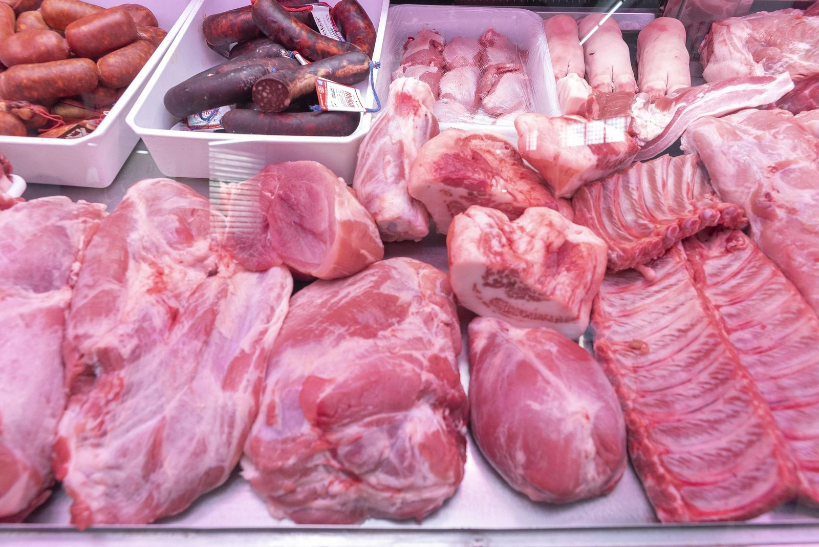 Fotos de los comercios en el mercado Diego Ponce en San Roque