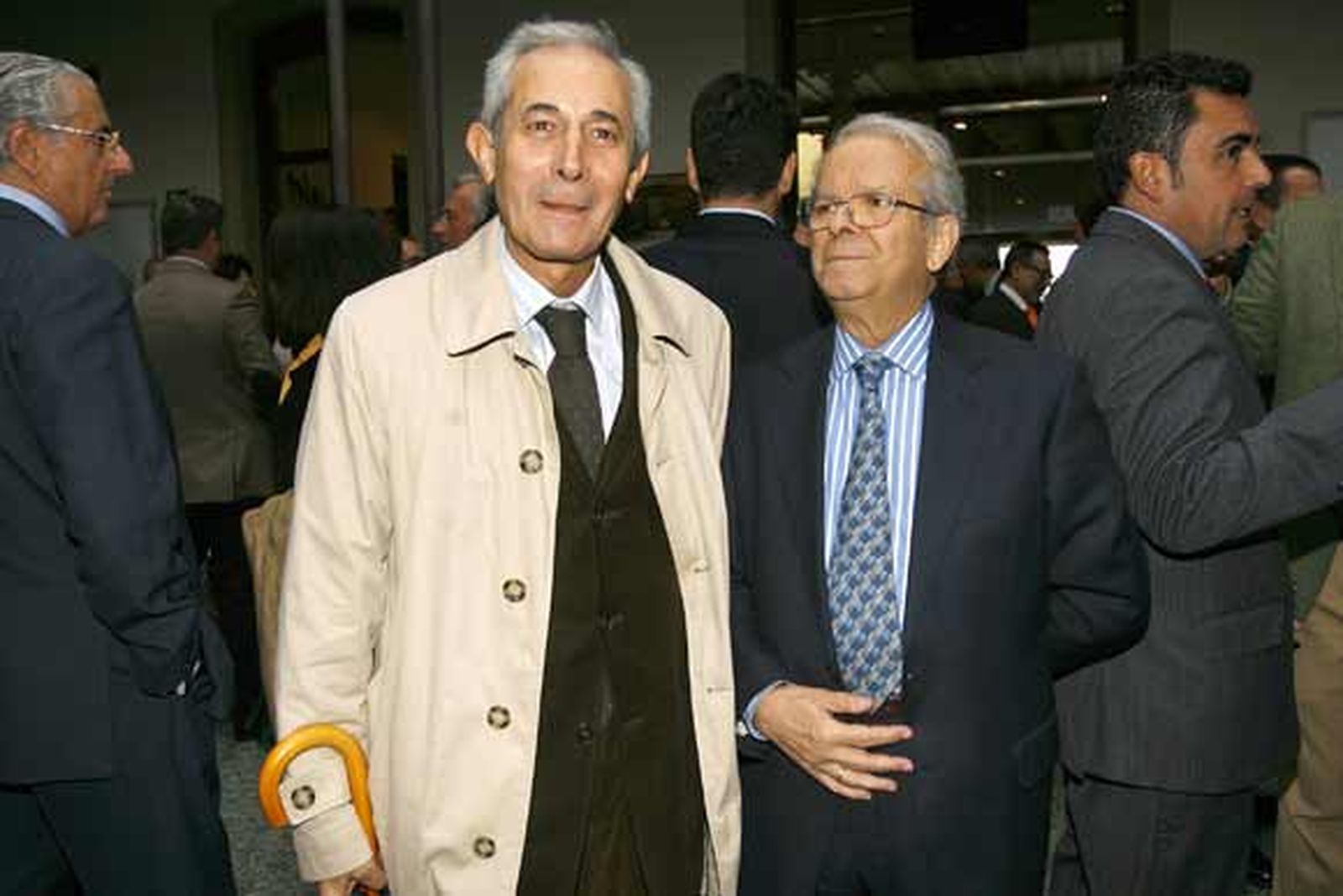 El catedrático de Filosofía Política de la UCA, Ramón Vargas-Machuca, en compañía de Ildefonso Marqués.  

Foto: Julio Gonzalez/Joaquin Pino/Lourdes de Vicente