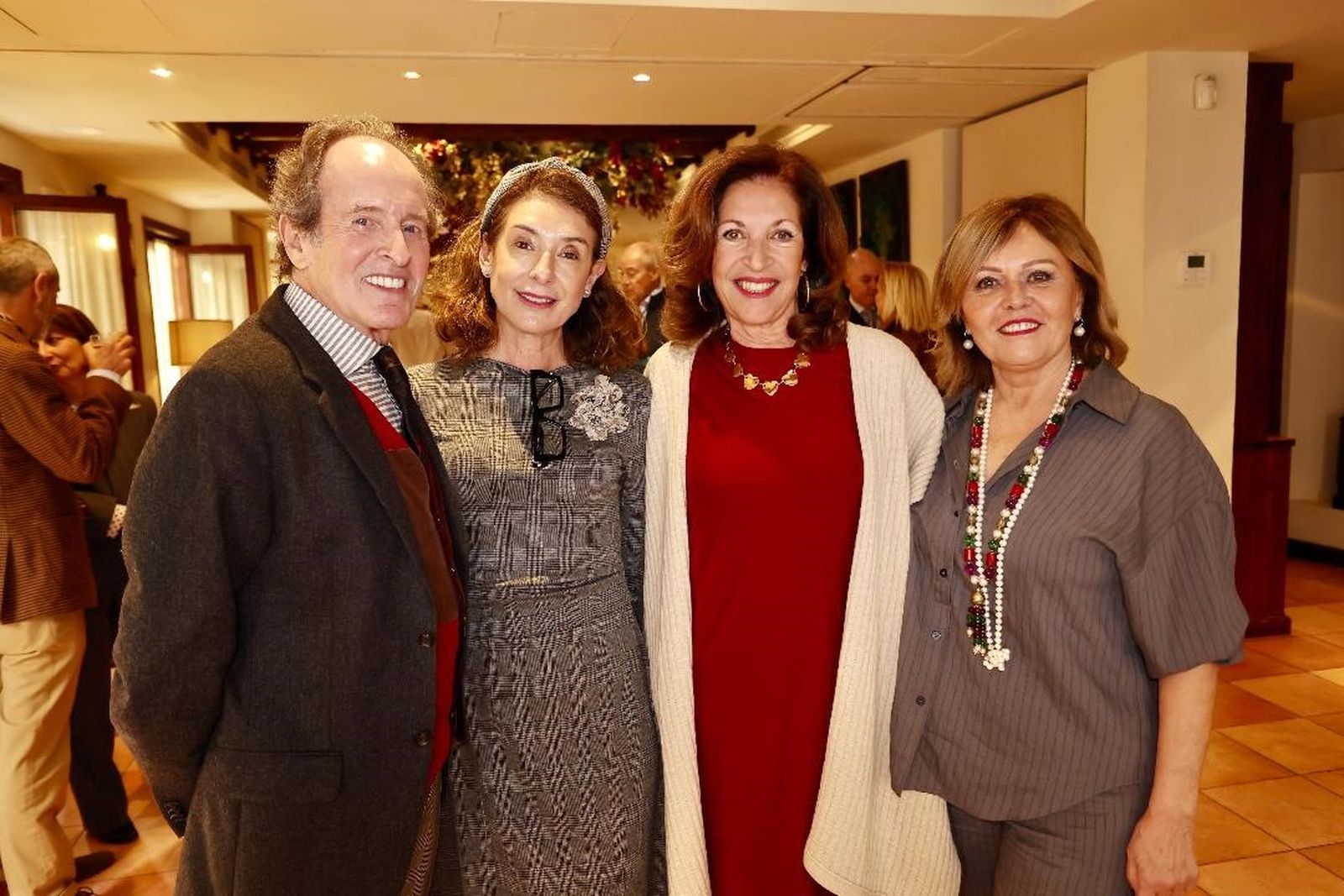 Imágenes de la celebración del 90 cumpleaños de Tony Benítez en Sevilla