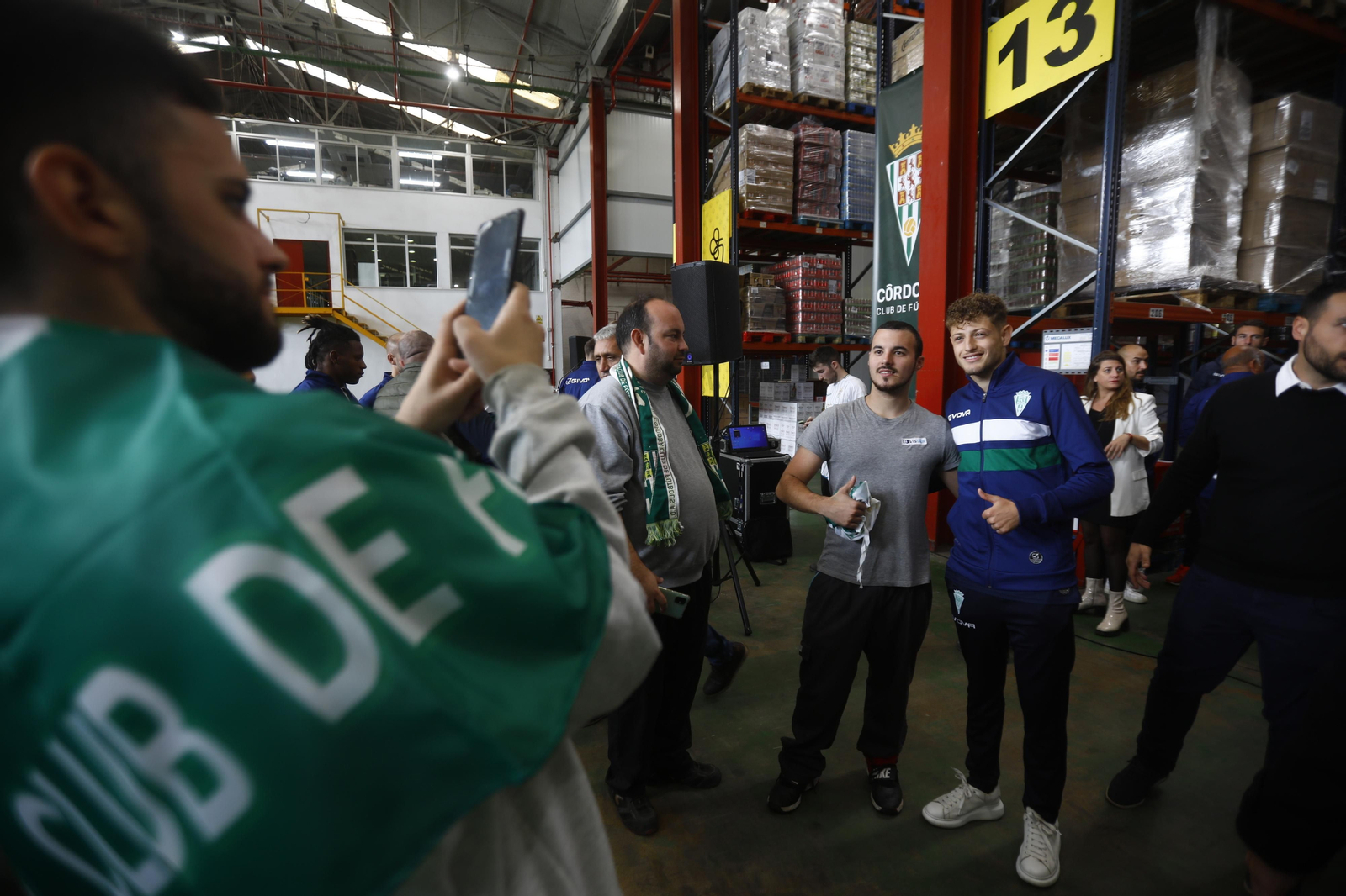 La visita institucional del Córdoba CF a Supermercados Piedra, en imágenes