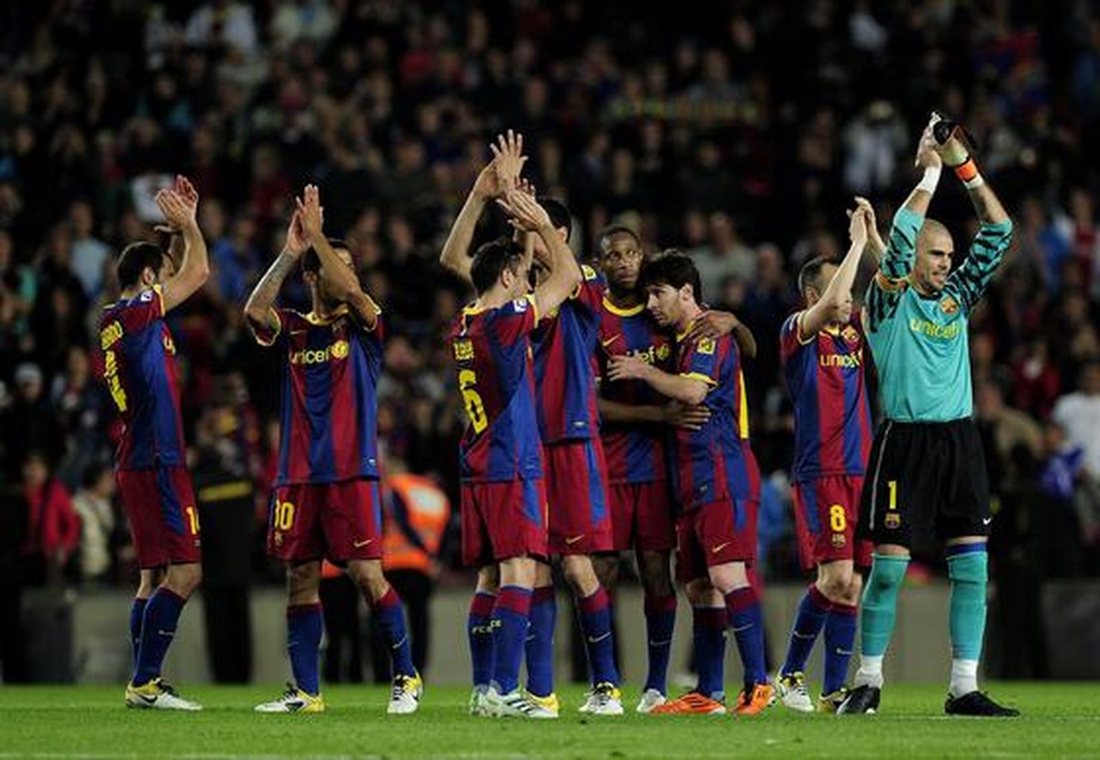 El Barcelona gana con facilidad a Osasuna (0-2) en el Camp Nou. / AFP