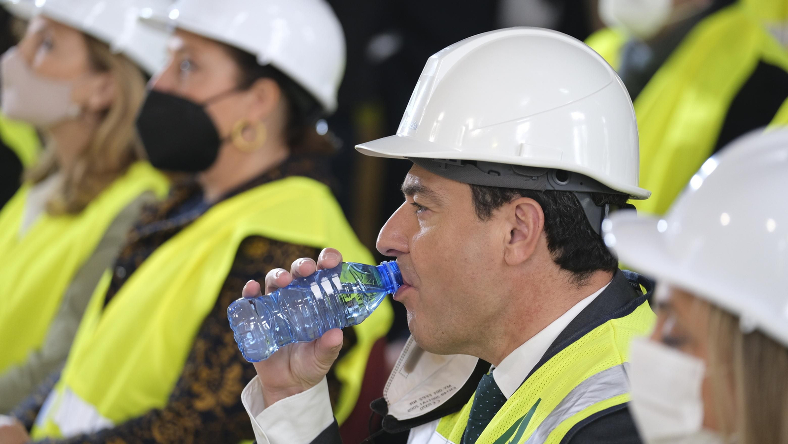 Fotogalería de la visita de Juanma Moreno a las obras del Ayuntamiento de Almería.