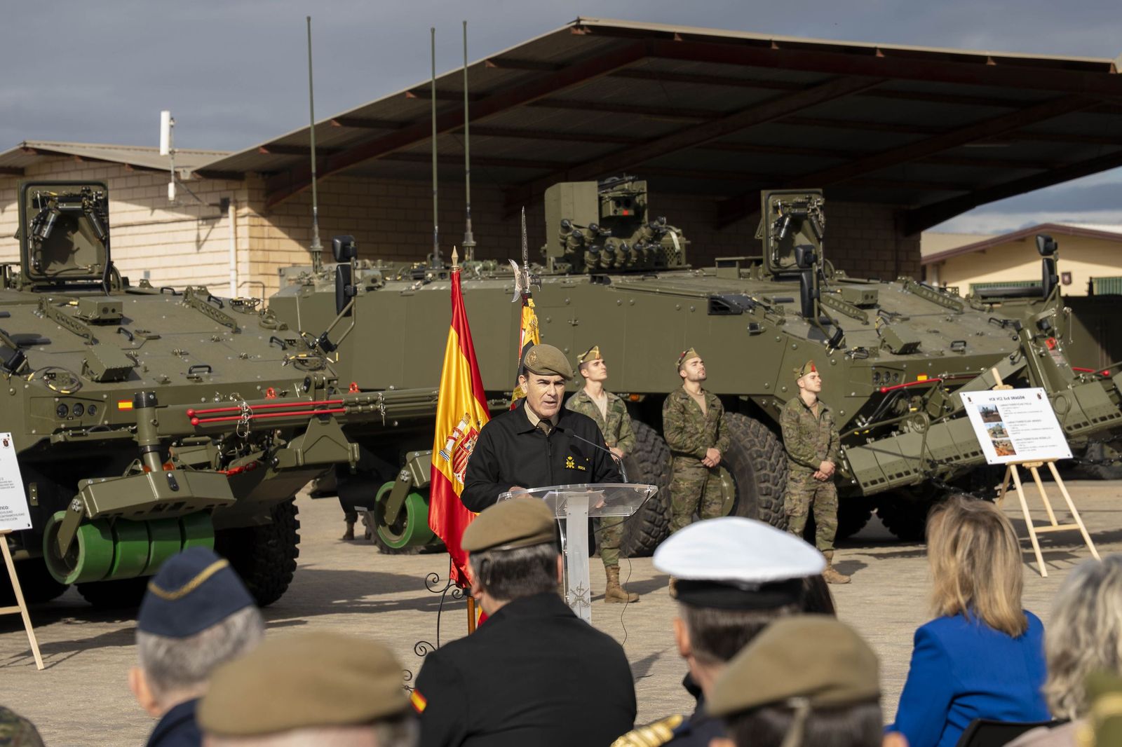 Margarita Robles entrega en Viator los primeros vehículos 8x8 ‘Dragón’ al Ejército de Tierra