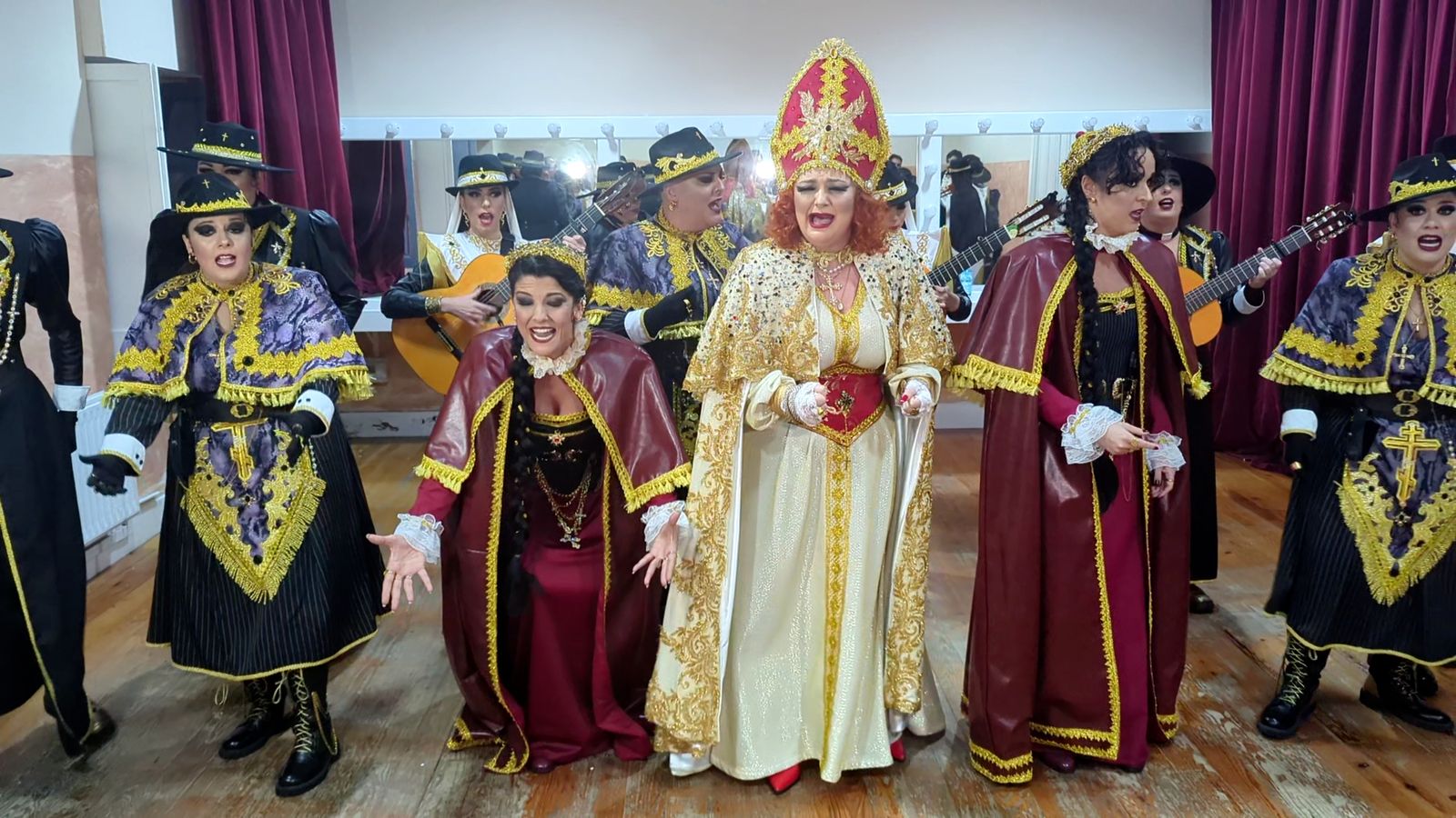 Pasodoble de 'La camorra' sobre los trabajadores del metal procesados por la huelga, en camerinos