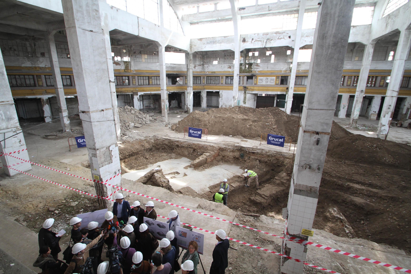 La visita del alcalde a las obras del Mercado Puerta de la Carne, en imágenes