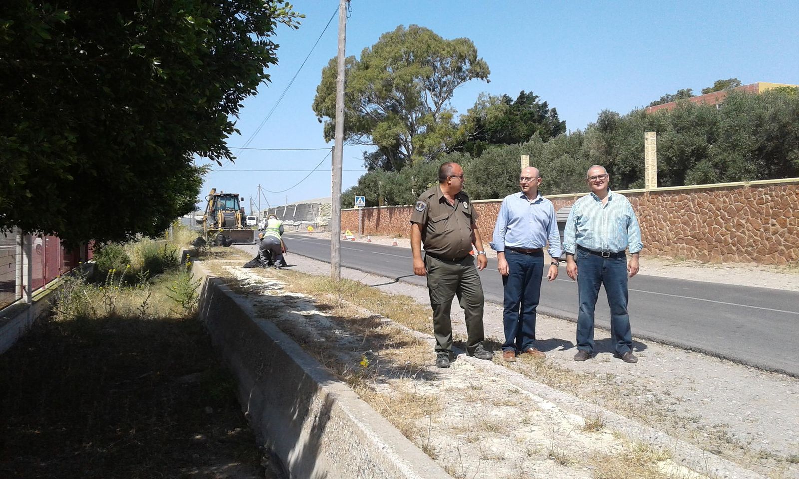 Visita del concejal a una de las zonas en las que se está trabajando.