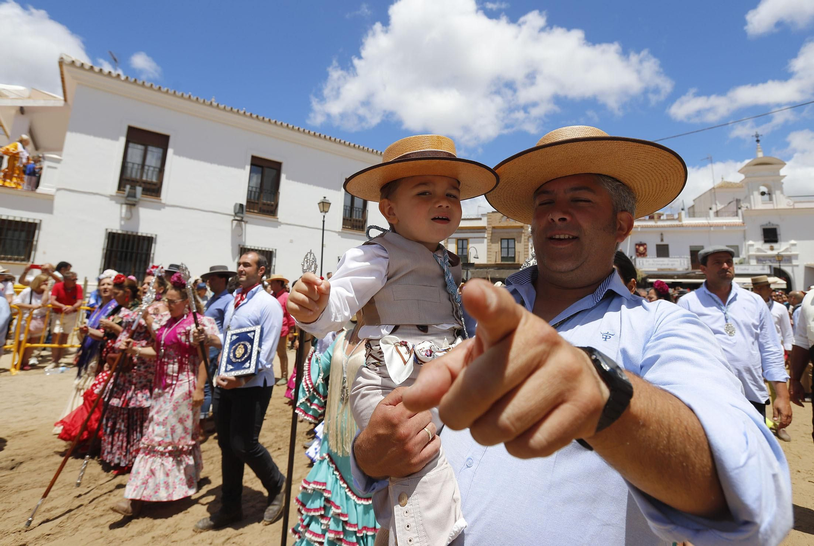 Imágenes del ambiente El Rocío y en Casas de Hermandades
