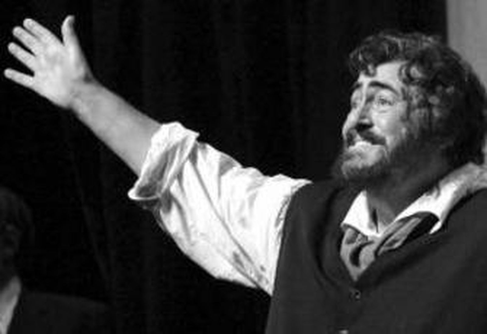 La viuda de Pavarotti pide 30 millones por injurias