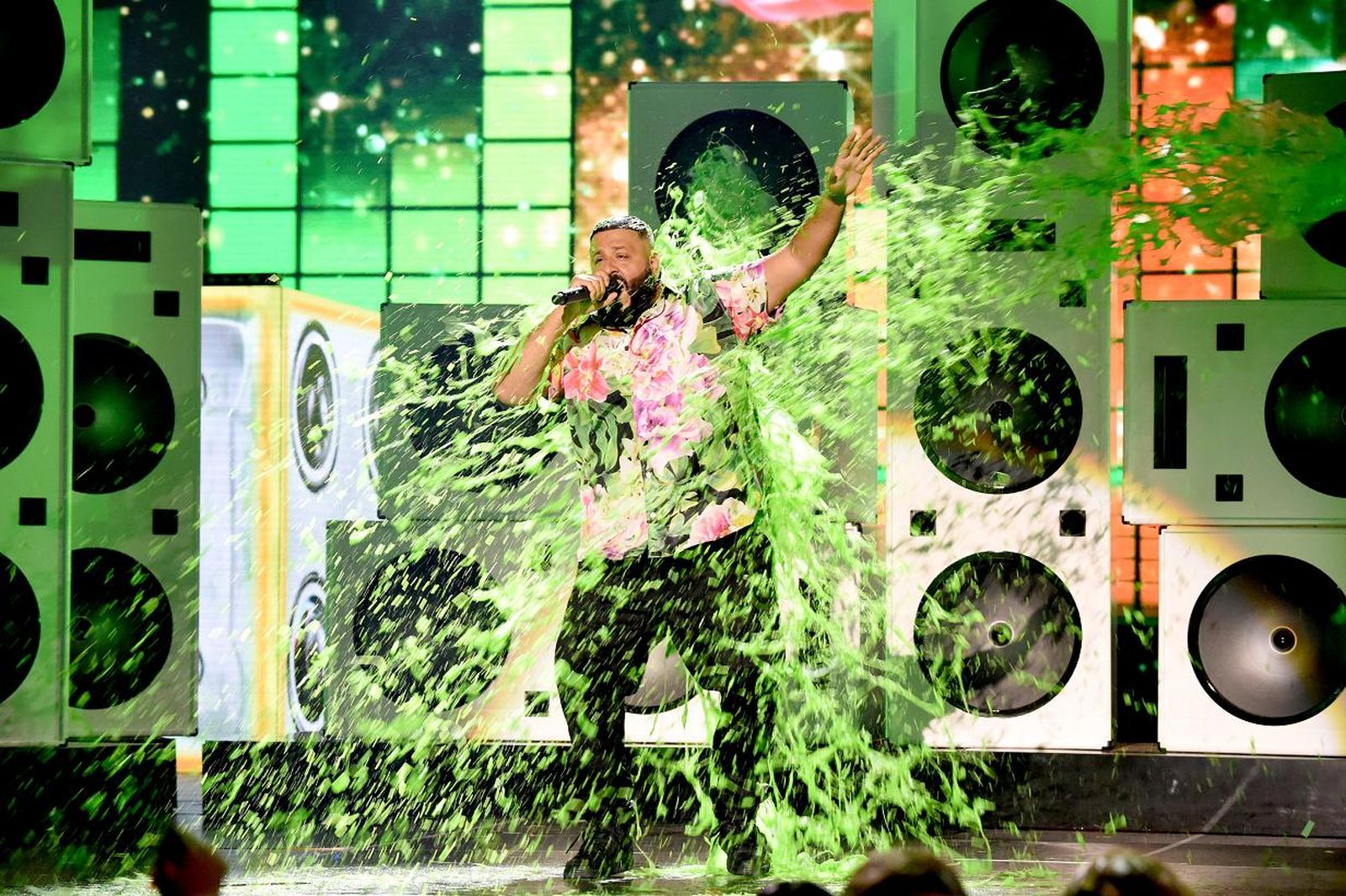 DJ Khaled a punto de quedar empapado por completo del 'slime' de Nickelodeon
