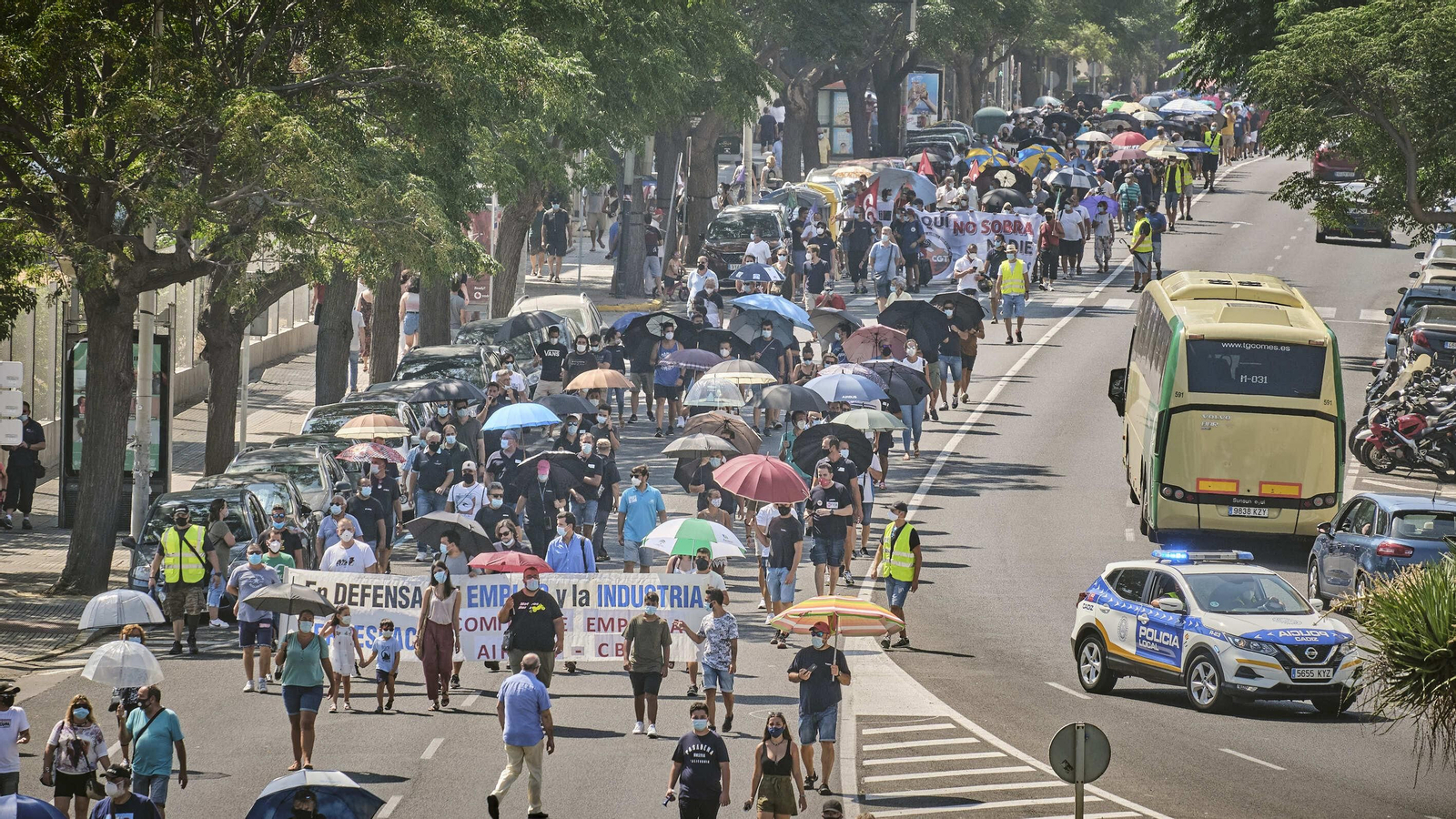 Manifestación de trabajadores de Airbus y sus familiares en defensas de sus empleos.