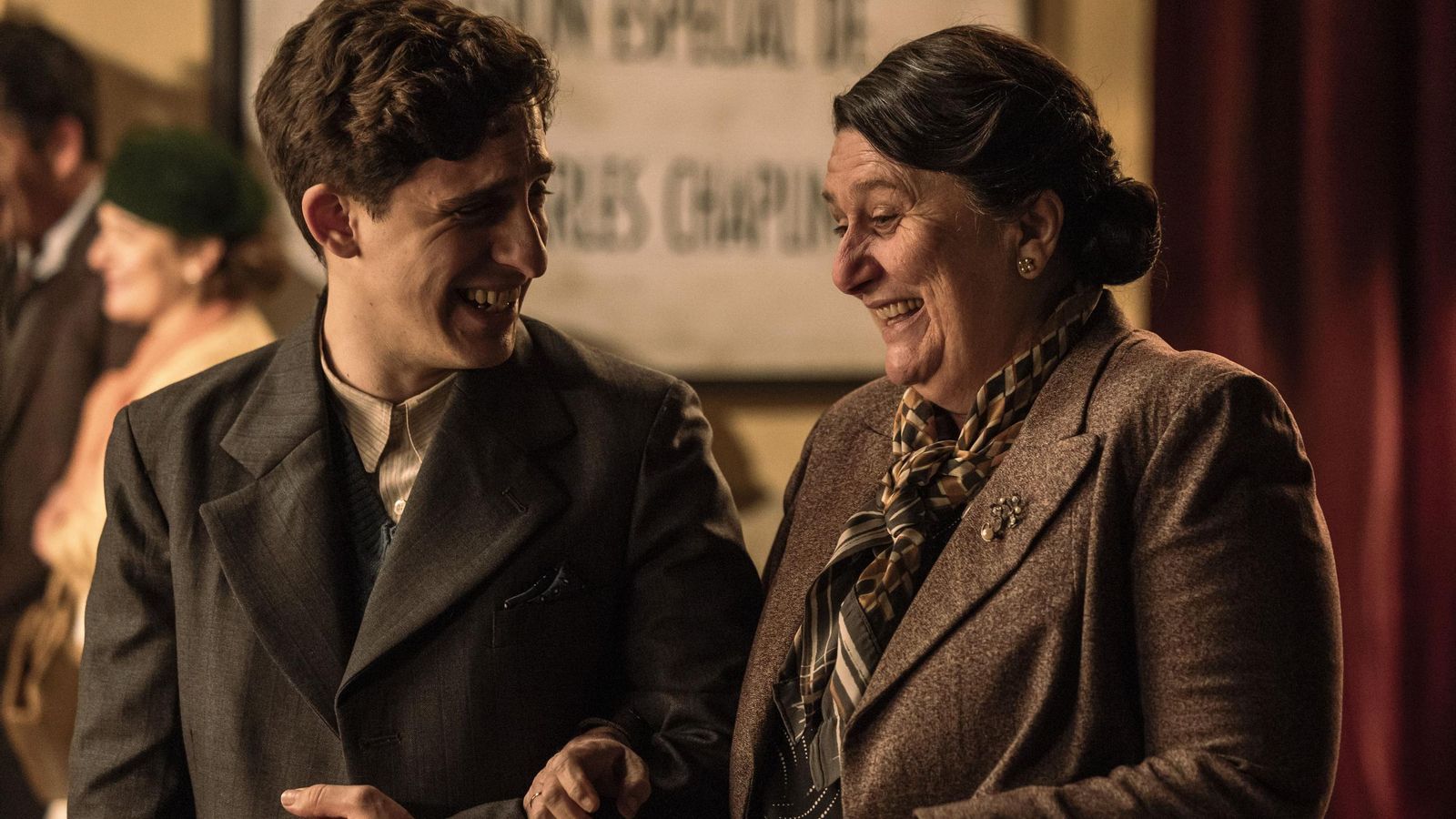Óscar Lasarte y Adelfa Calvo son nieto y abuela en la ficción. Óscar Lasarte y Adelfa Calvo son nieto y abuela en la ficción.