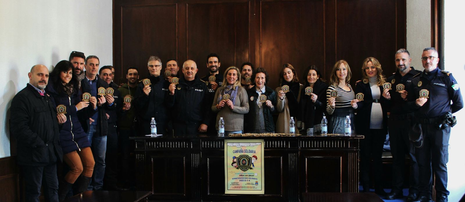 Presentación de los escudos solidarios.