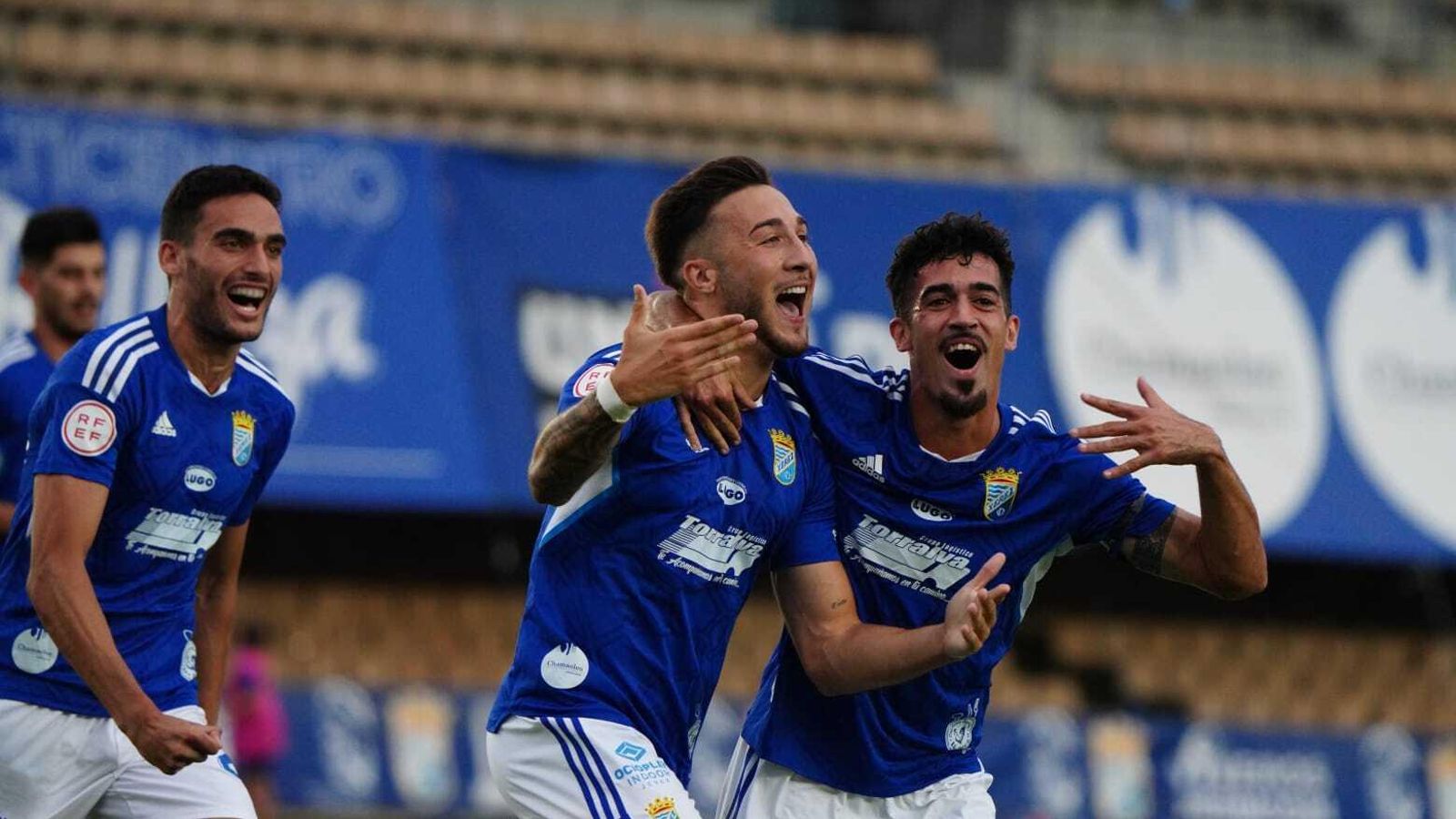 Cascajo celebra el 1-0 junto a Iván Navarro.