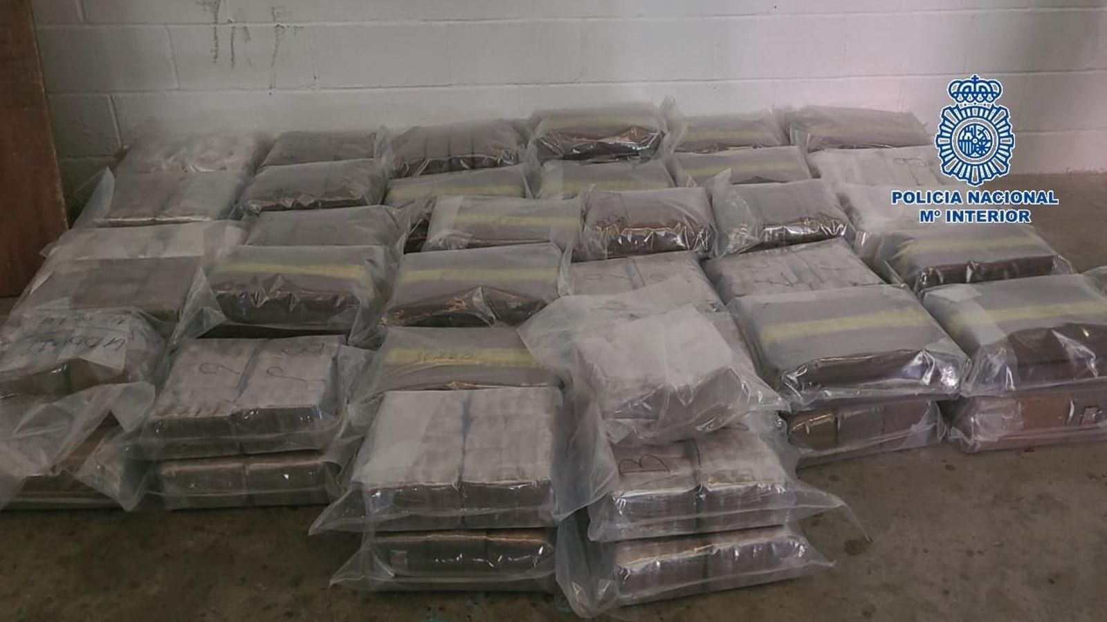 Tabletas de hachís incautadas en la operación antidroga.