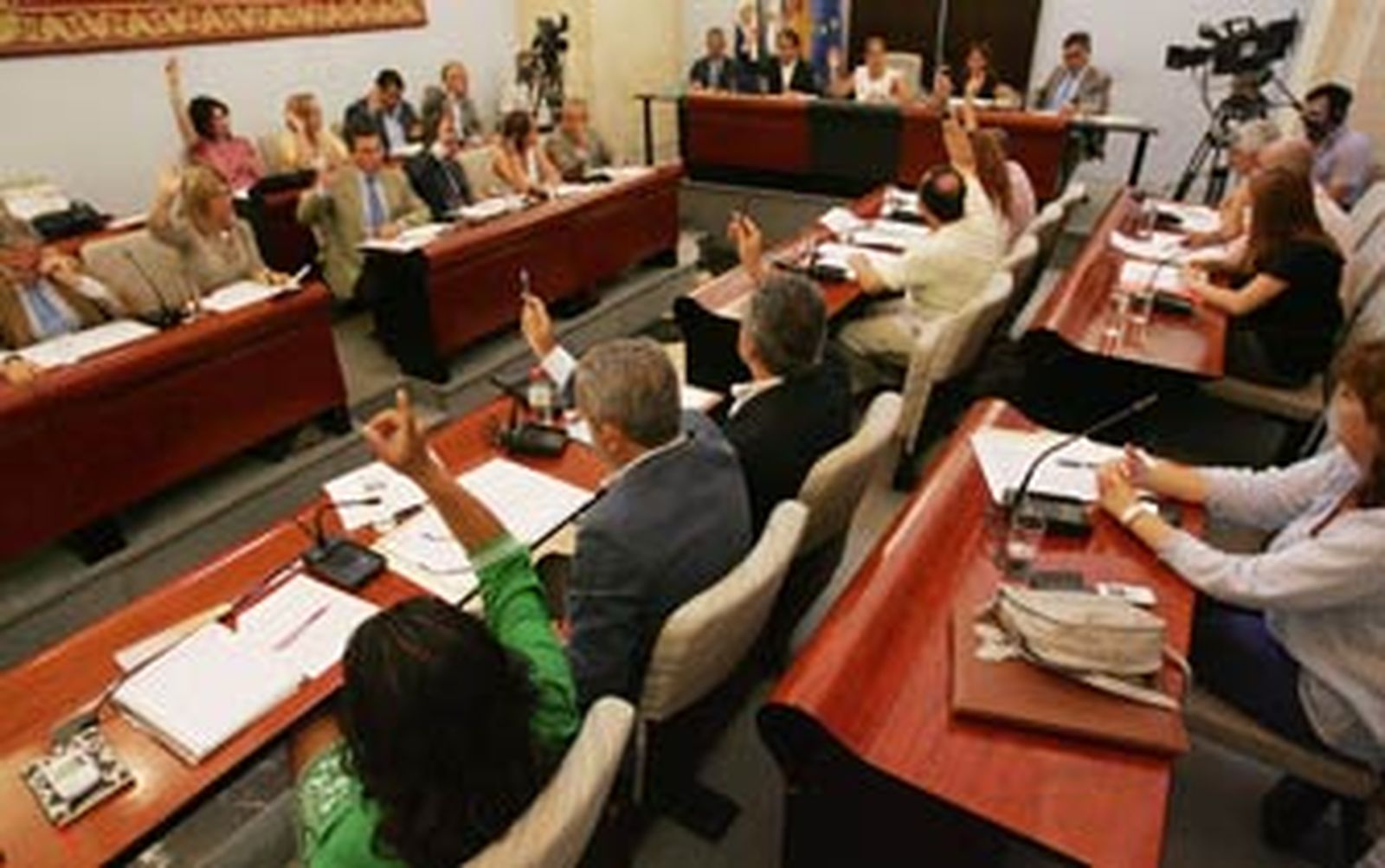 Acalorado debate en el último pleno