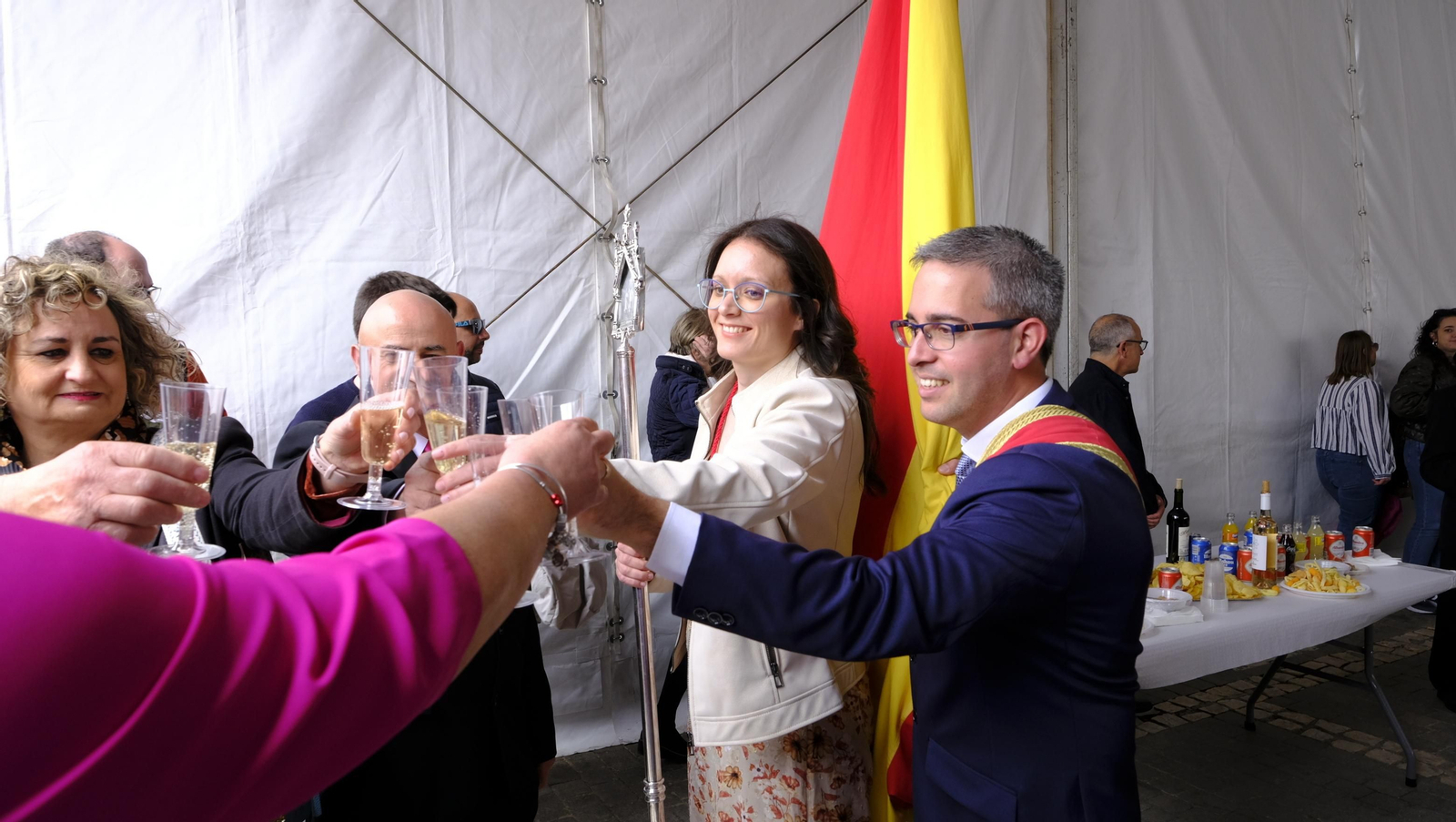 Imágenes de la procesión y paella solidaria en las Fiestas de Abla