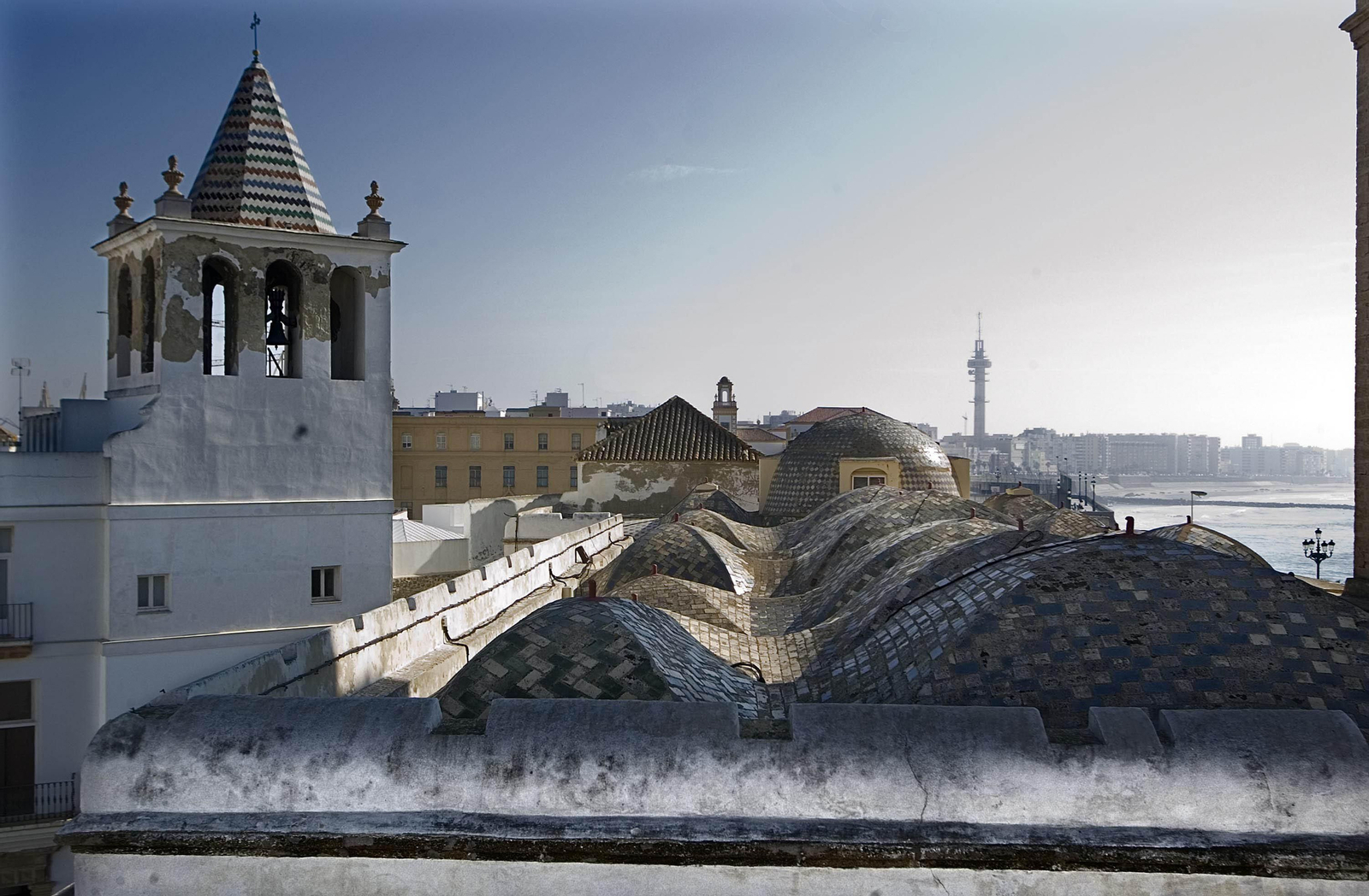 Cubierta de la iglesia de Santa Cruz, que hoy cumple 750 años.