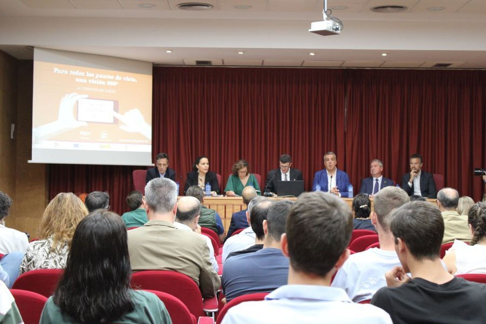 Nuevo máster propio en Periodismo 360º en la Universidad de Sevilla con RTVE Instiuto