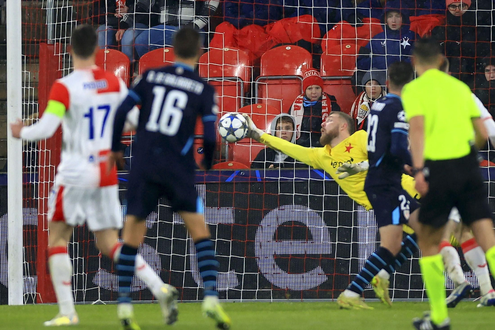 El meta Stanek, en una de sus intervenciones.