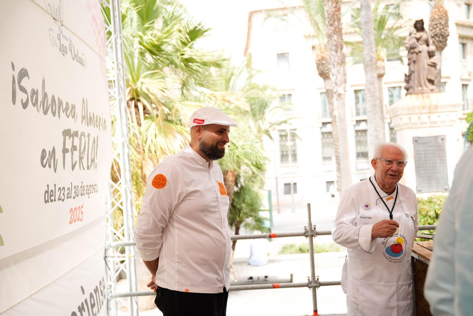 La Cofradía del Tomate y la semifinal del concurso gastronómico de la Feria de Almería, en imágenes