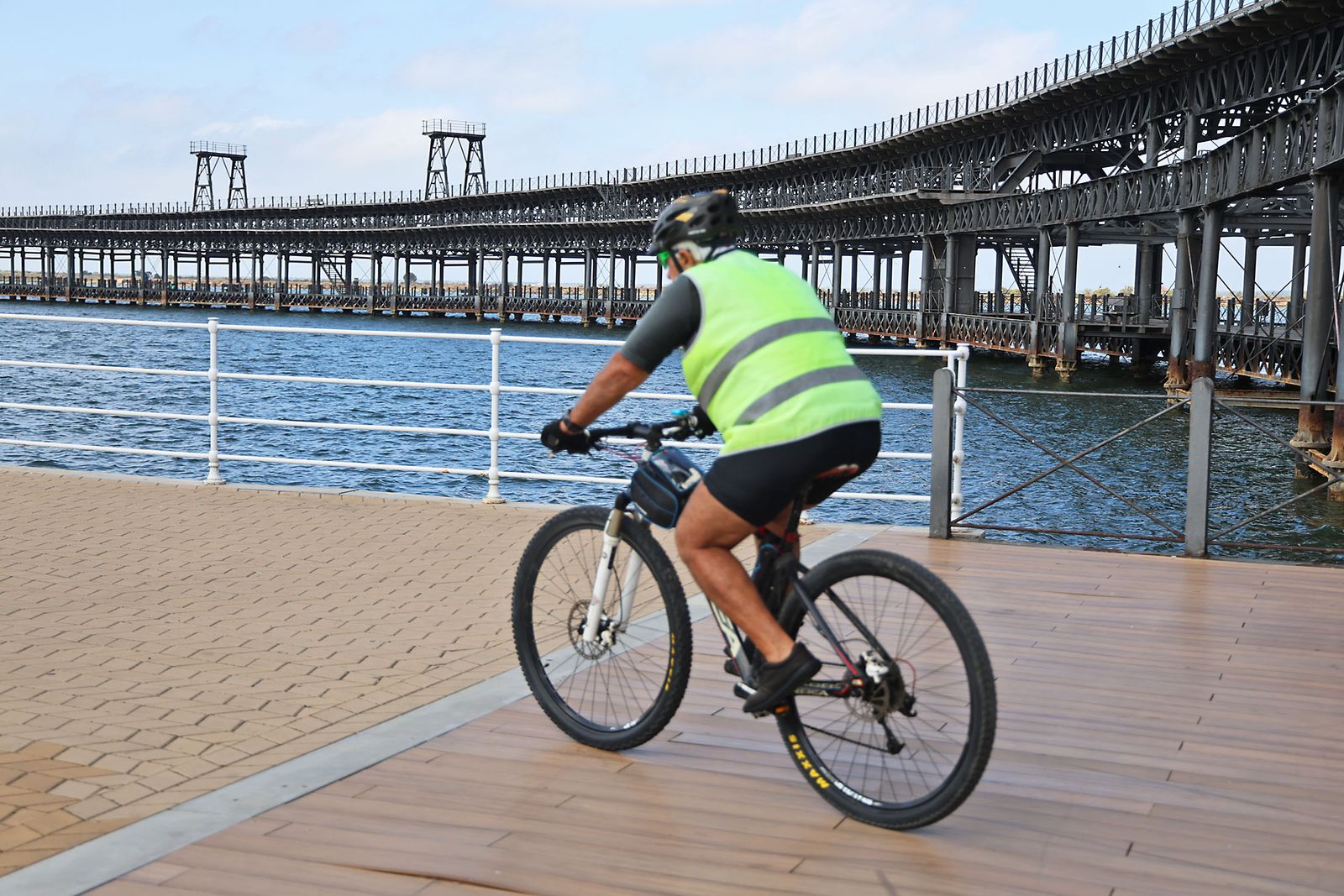 Imágenes del ambiente en el entorno del Paseo de la Ría