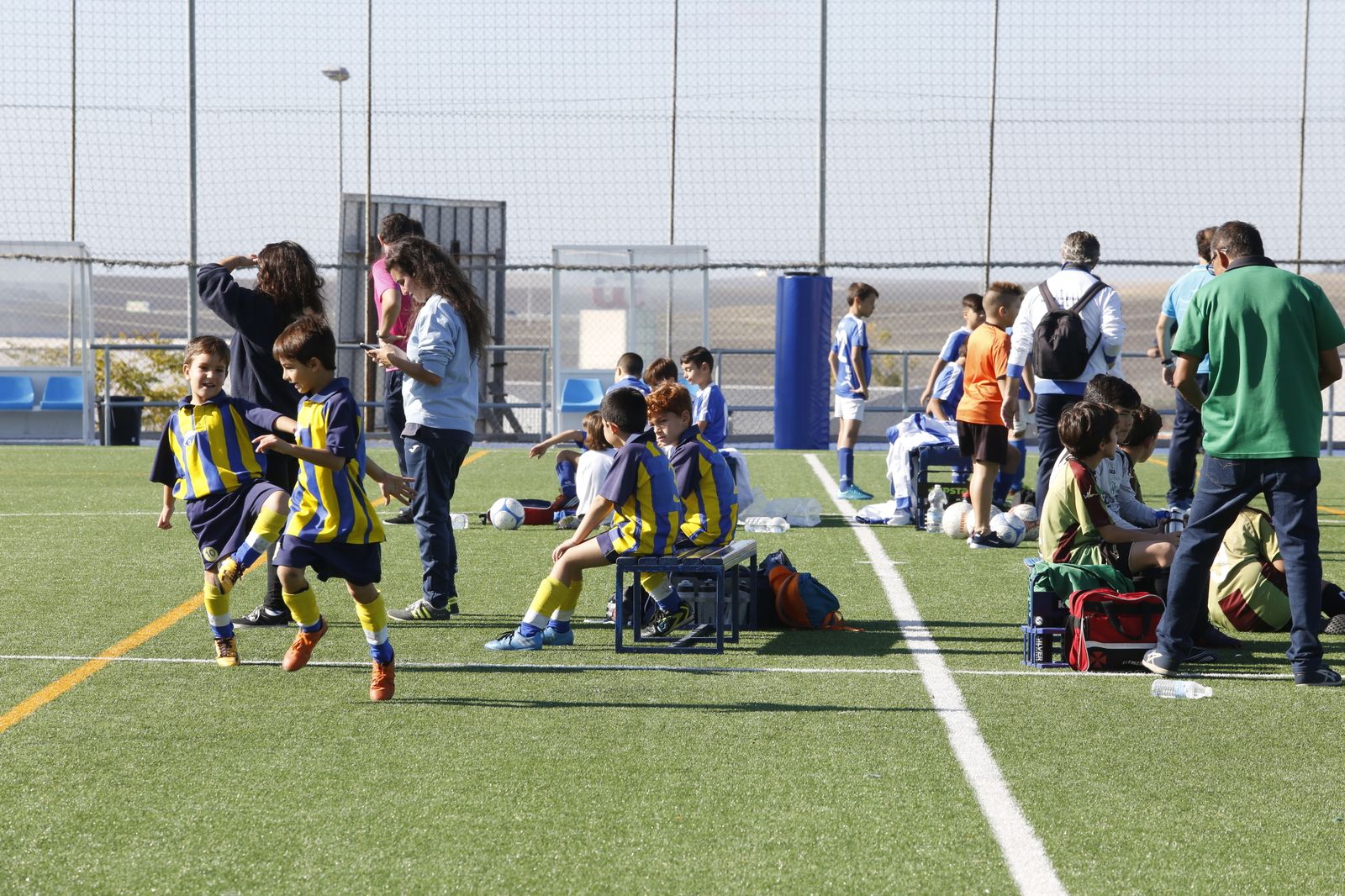 Campo de Picadueñas, con dos partidos disputándose al mismo tiempo, lo que con el protocolo de la RFAFserá imposible incluso en entrenamientos.