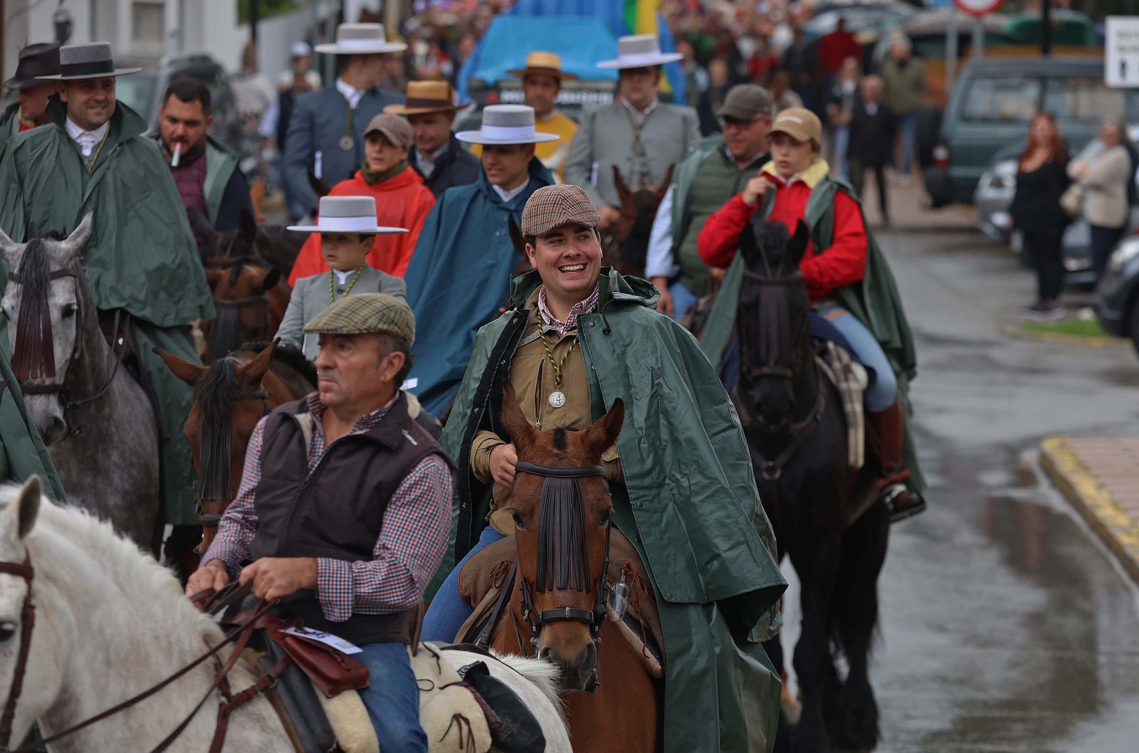 Búscate en las fotos del sábado en la romería de Los Barrios