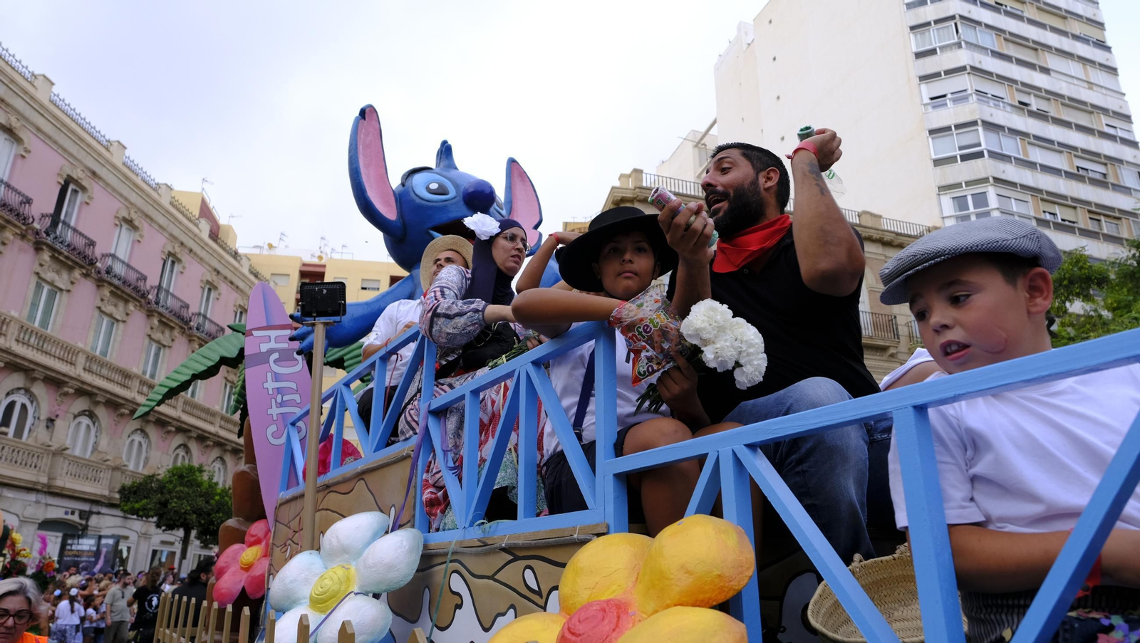 Las mejores imágenes de la Batalla de Flores de Almería