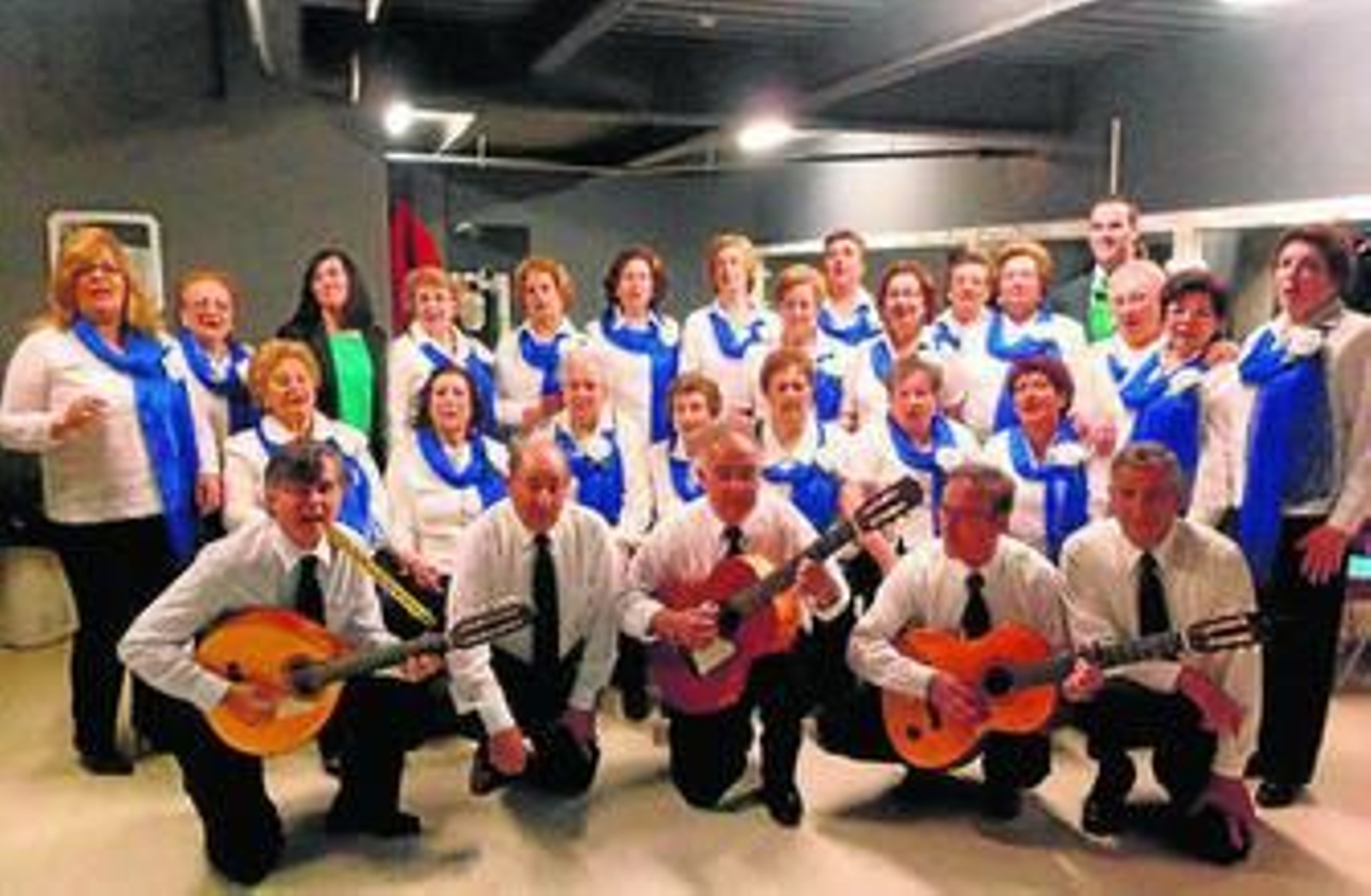 Miembros de la agrupación municipal musical de mayores Aracena Viva.