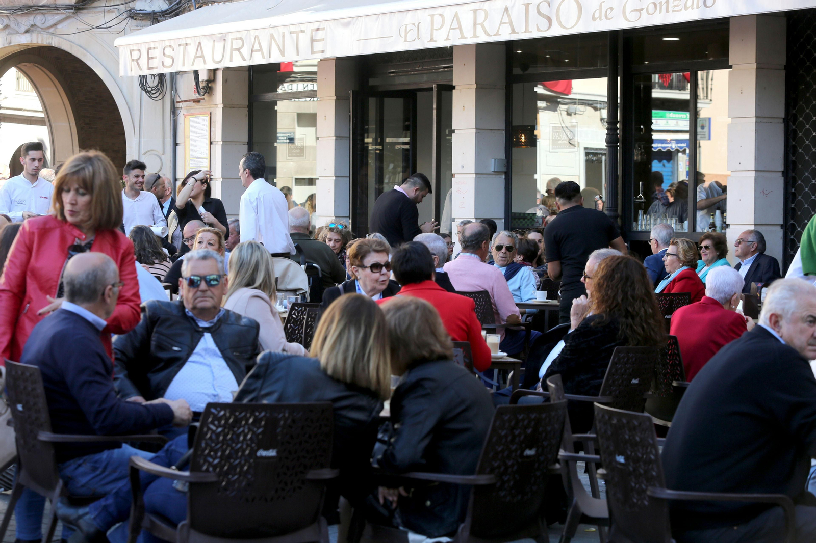 Ambiente  para recibir a la Legión en las calles de Huelva