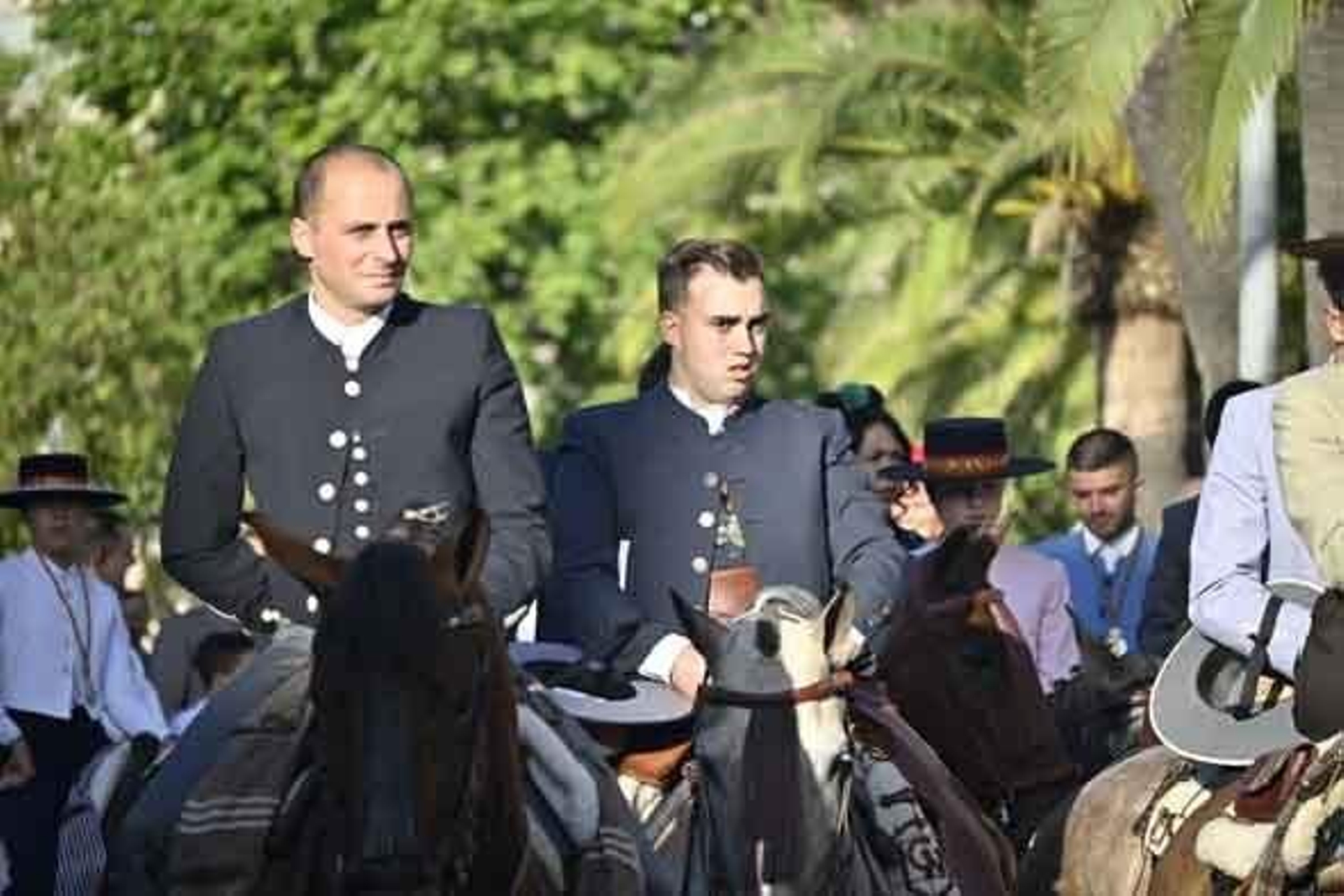 Las mejores imágenes de los peregrinos en la salida de Emigrantes