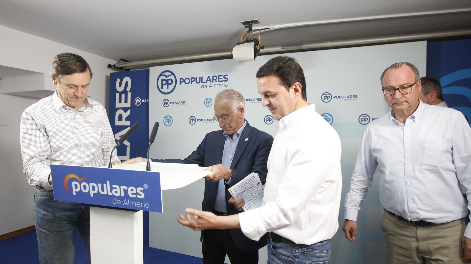 Noche amarga en la sede electoral del PP