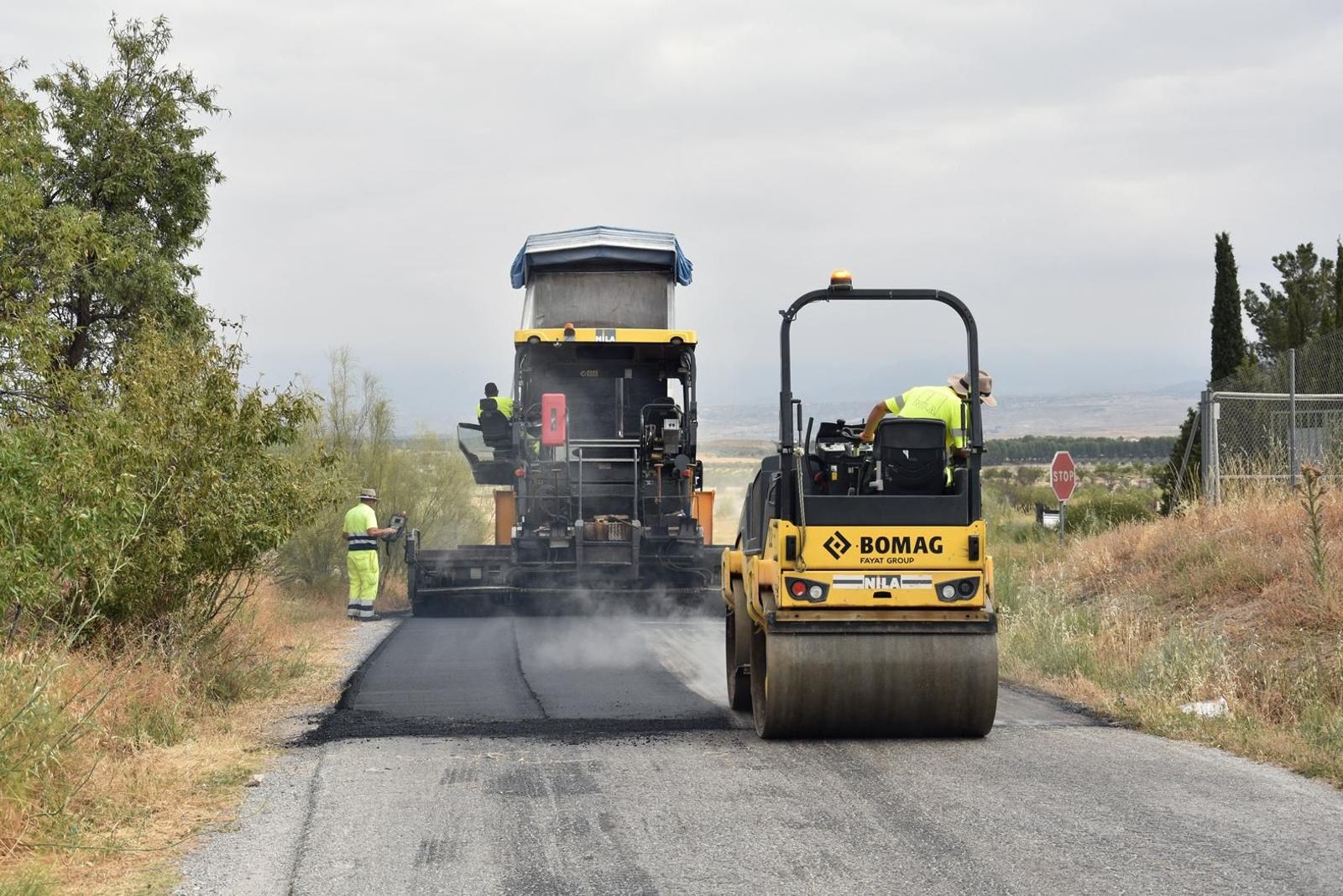 Trabajos de asfaltado de caminos rurales en Baza Trabajos de asfaltado de caminos rurales en Baza