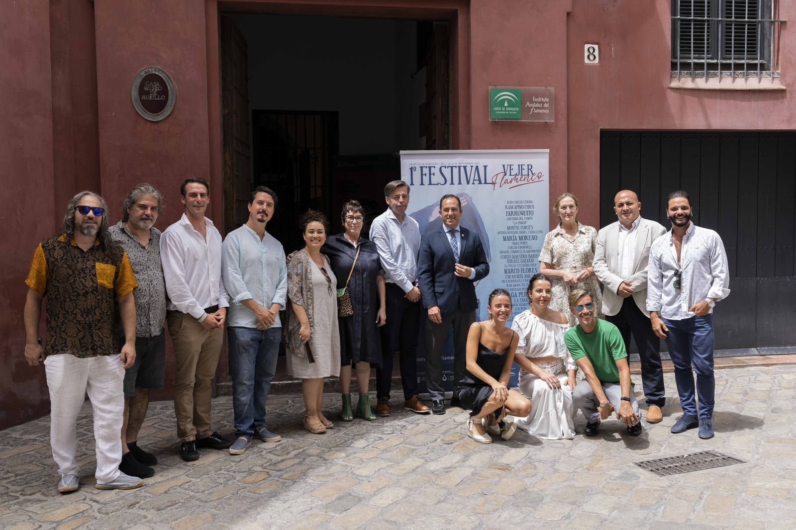 Autoridades y artistas en el Instituto Andaluz del Flamenco durante la presentación del festival.
