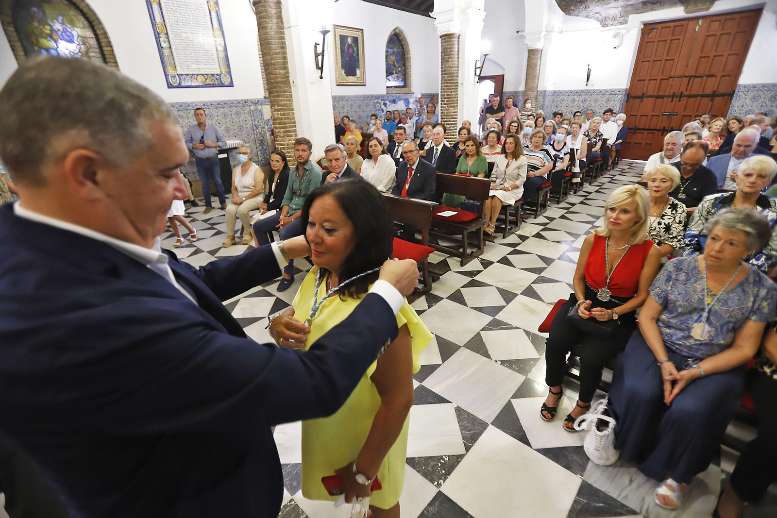 Imágenes de la Santa misa e imposición de medallas a los nuevos hermanos en la CInta