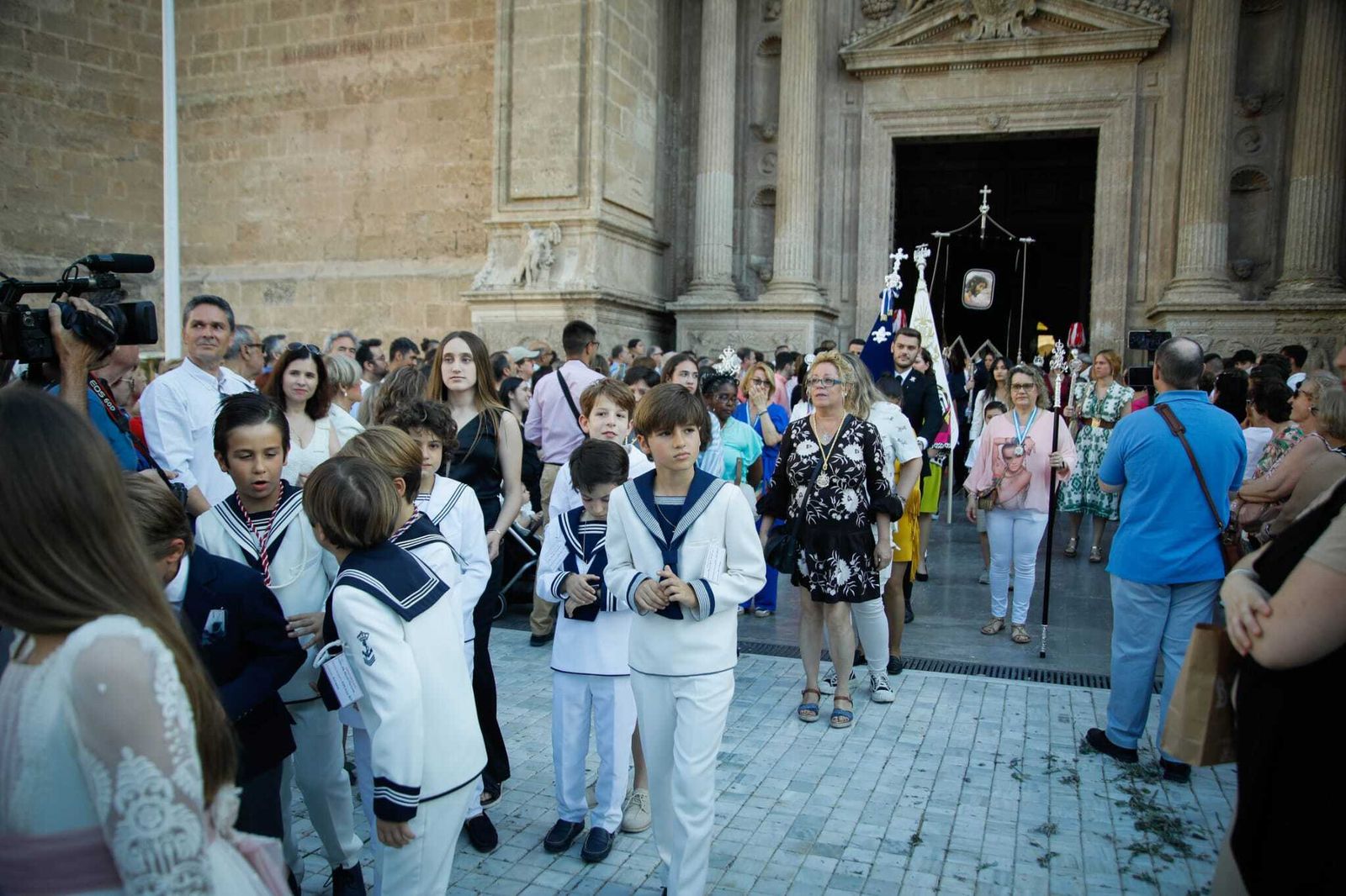 Imágenes de la procesión del Corpus Christi en Almería: así han sido la misa y la posterior marcha por la capital