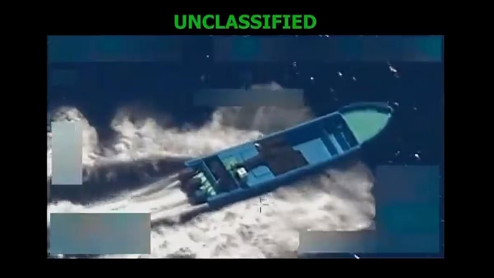 Captura del vídeo del ataque a la supuesta narcolancha en el Pacífico, en la costa de Colombia.