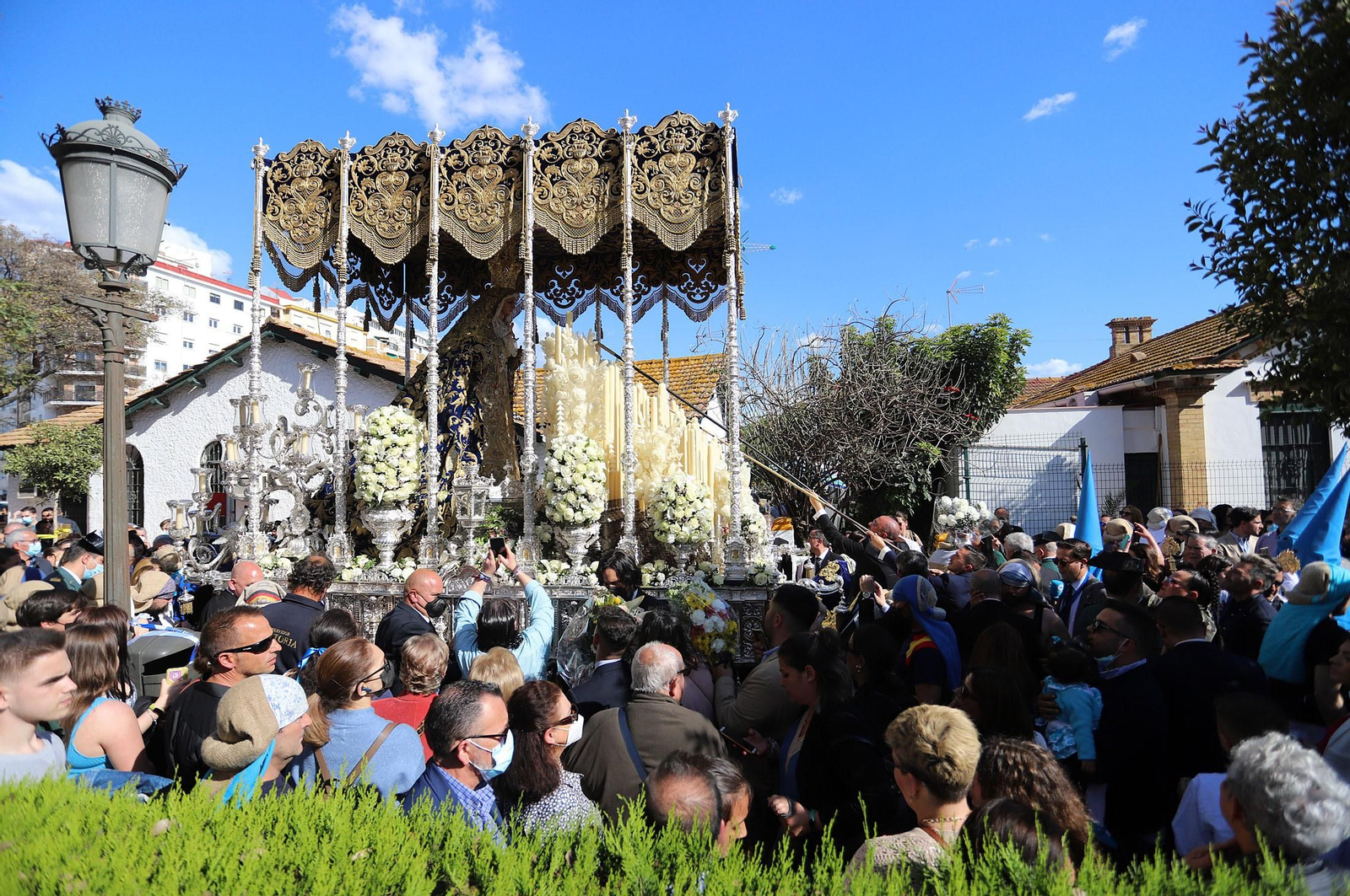Imágenes de La Victoria en su salida procesional y su recorrido por el Barrio Obrero