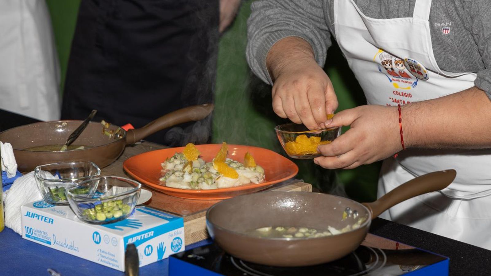 'Pequeños Chefs' la actividad que los chefs estrella Michelin realizan con el alumnado del Colegio Santa María de Los Apóstoles