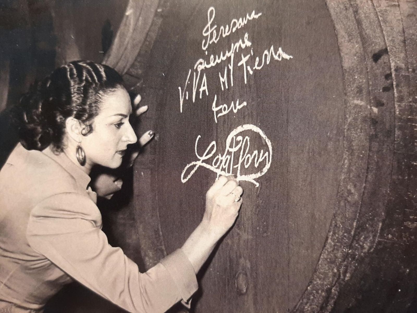 Lola Flores deja su recuerdo en González Byass, 1953.