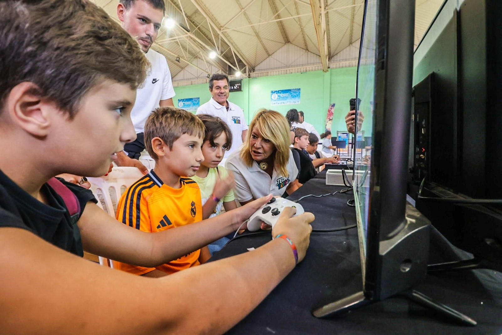 Imágenes del primer campamento Tecnotribu, en el Polideportivo Municipal Diego Lobato