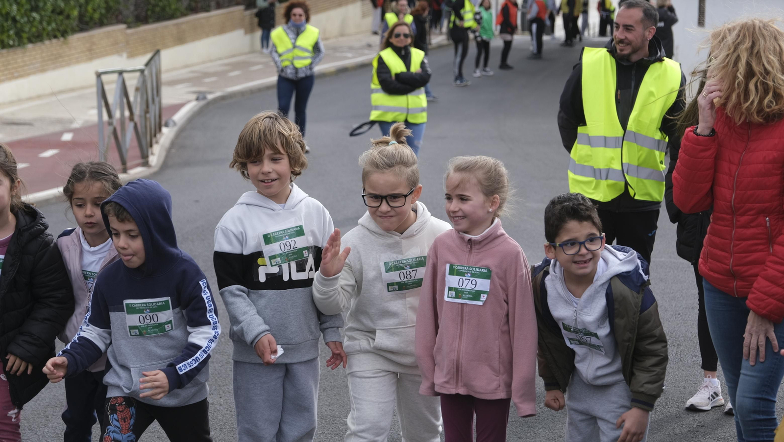 Imágenes de la carrera infantil contra el cáncer en el CEIP Francisco de Goya