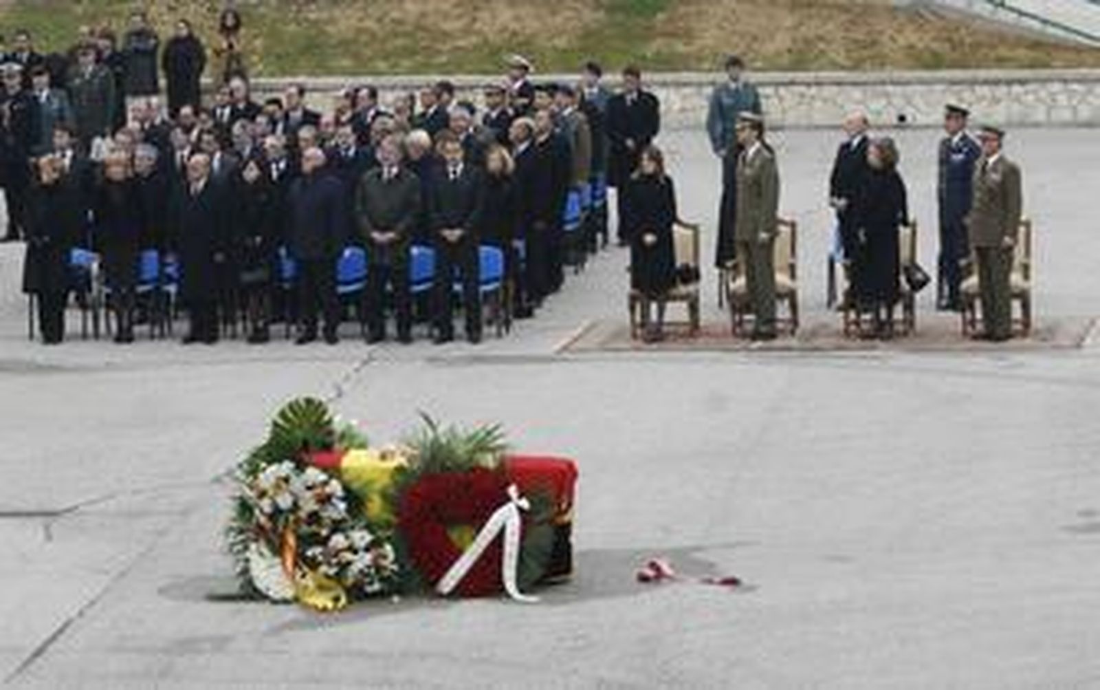 La Familia Real preside el funeral por el asesinato del agente Fernando Trapero junto a las principales personalidades políticas del país.