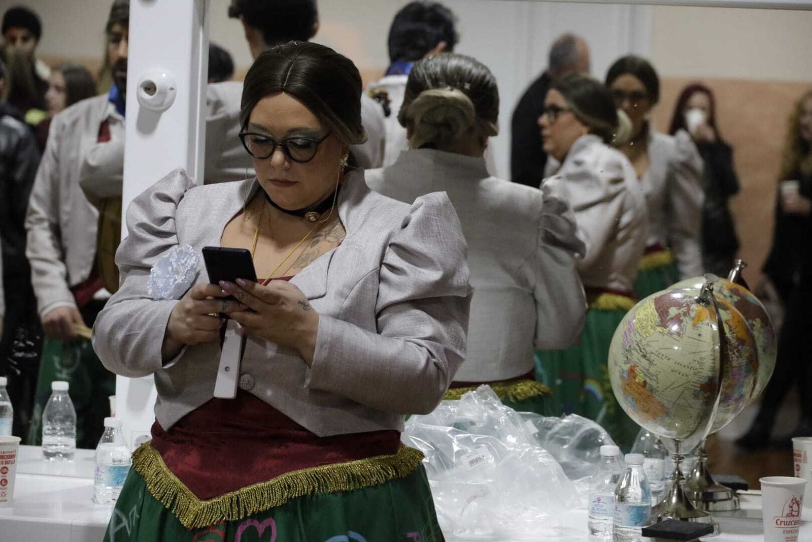 Comparsa La tía de la tiza en camerinos