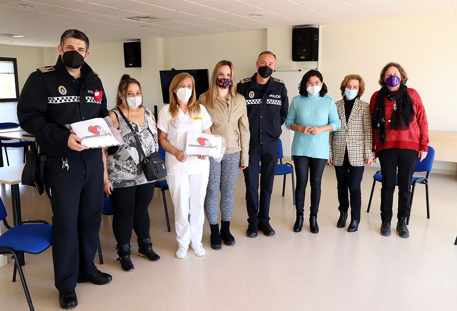 Imagen del acto de reconocimiento de Corazones con Bata a servicios esenciales en Jerez.
