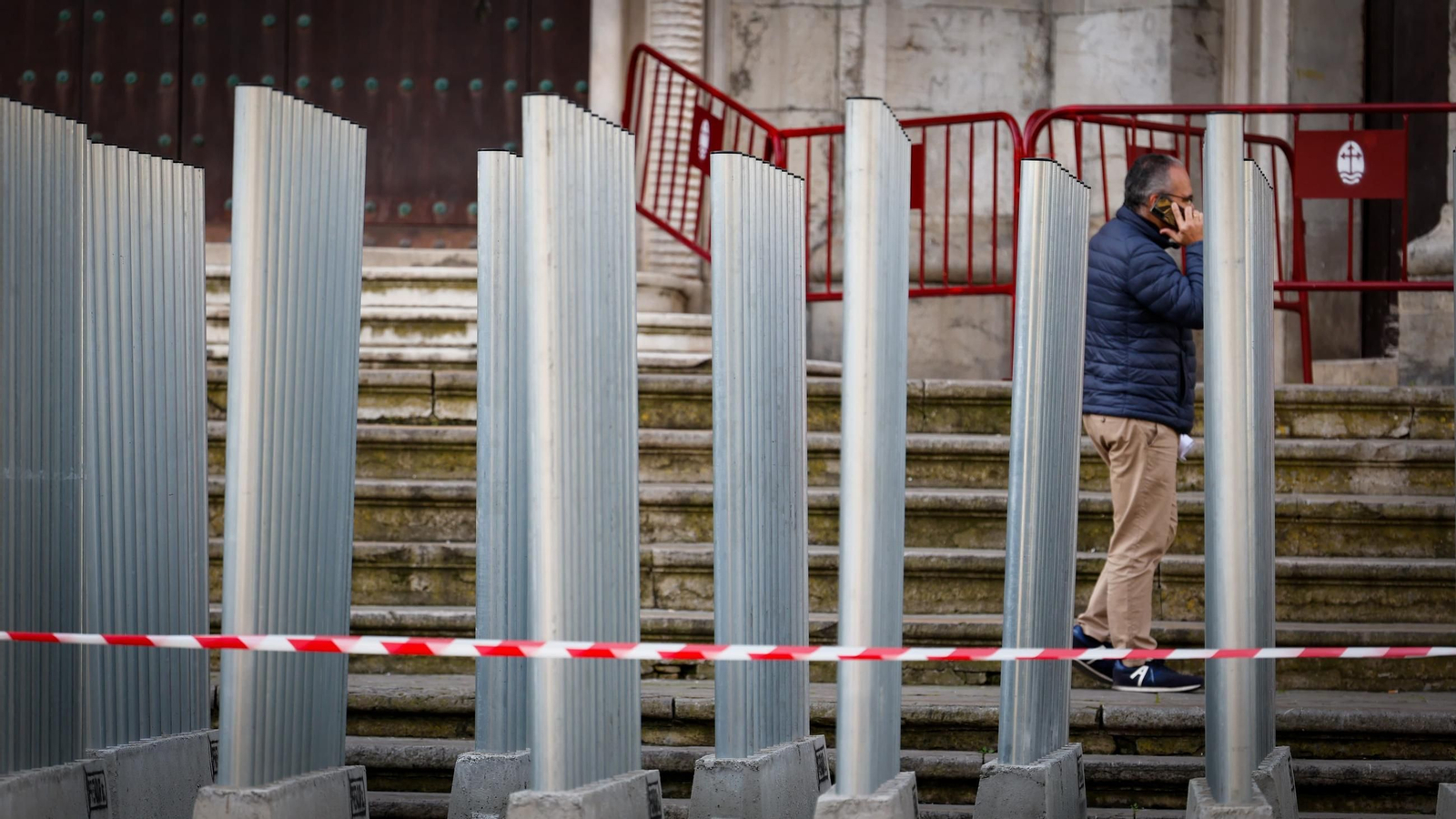 La Catedral de Cádiz se protege frente al botellón del Carnaval