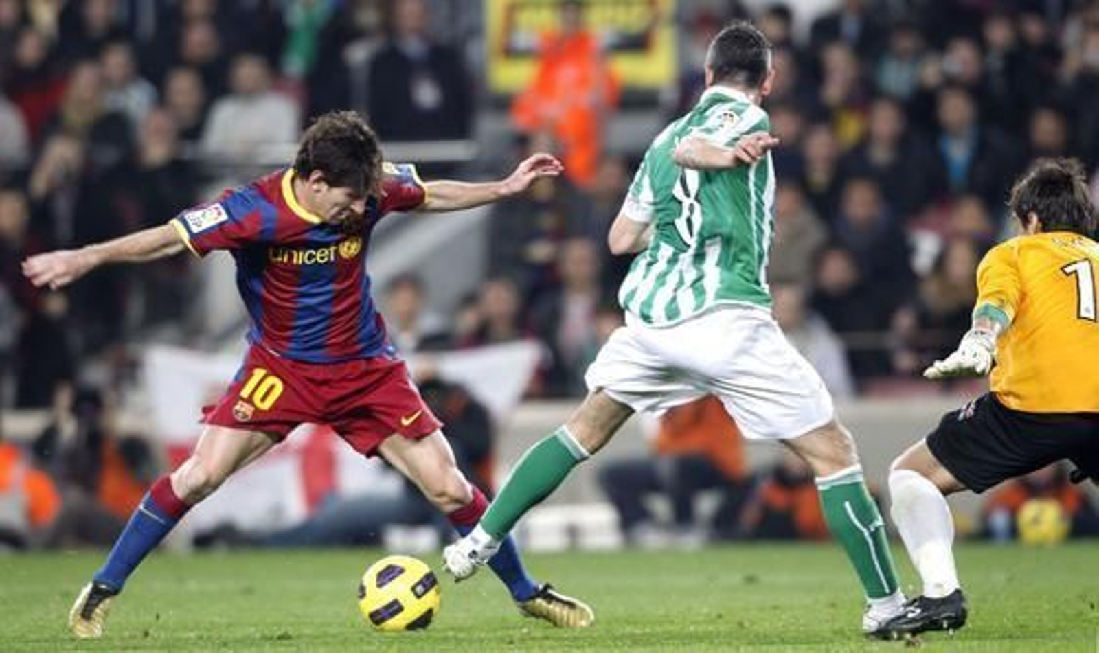 El Betis sale goleado del Camp Nou tras aguantarle el tipo al Barcelona durante más de medio tiempo. / Reuters