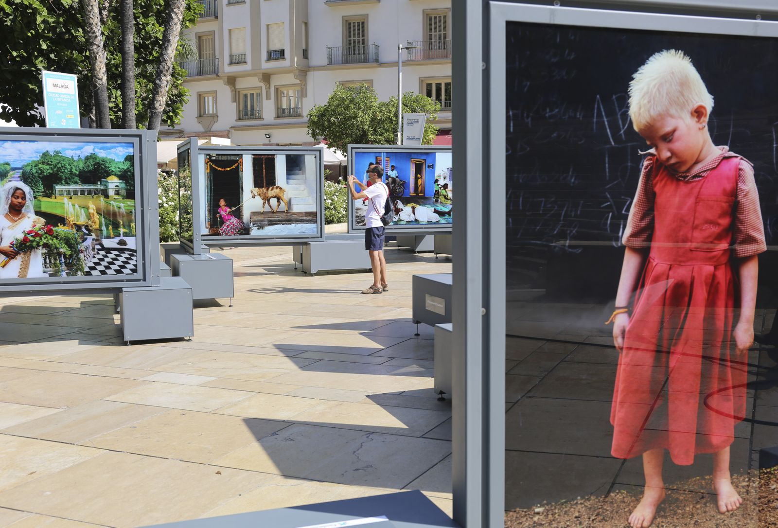 Fotos de la exposición sobre la vida cotidiana en la India de la calle Alcazabilla