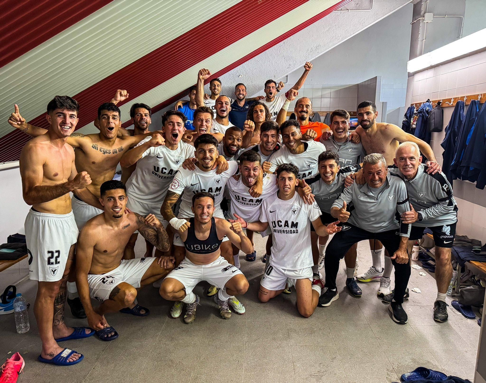 El UCAM celebra en Don Benito la victoria que le mantiene en tercera posición El UCAM celebra en Don Benito la victoria que le mantiene en tercera posición