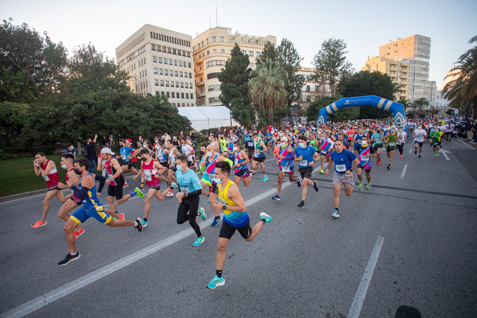 Una imagen de la salida de la San Silvestre Gaditana de 2021.